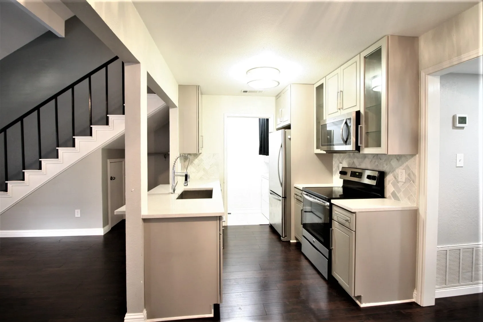 Duplex For Rent in Dallas County , 2064 Embassy Way, Carrollton, Texas 75006, 2 Bedroom, 2 Bathroom, Garage spaces, 1,344 Sqft, built in 1981, mls#21400589, Real Estate Agent in Carrollton, Homes For Rent in Dallas county, Homes For Rent in Carrollton, Realtor in Carrollton Texas, Real Estate Brokerage Independent Realty Texas, Luminita Cordes Realtor