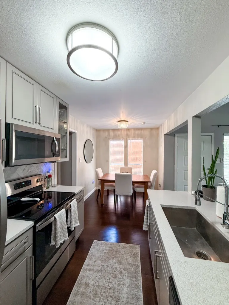 Duplex For Rent in Dallas County , 2064 Embassy Way, Carrollton, Texas 75006, 2 Bedroom, 2 Bathroom, Garage spaces, 1,344 Sqft, built in 1981, mls#21400589, Real Estate Agent in Carrollton, Homes For Rent in Dallas county, Homes For Rent in Carrollton, Realtor in Carrollton Texas, Real Estate Brokerage Independent Realty Texas, Luminita Cordes Realtor
