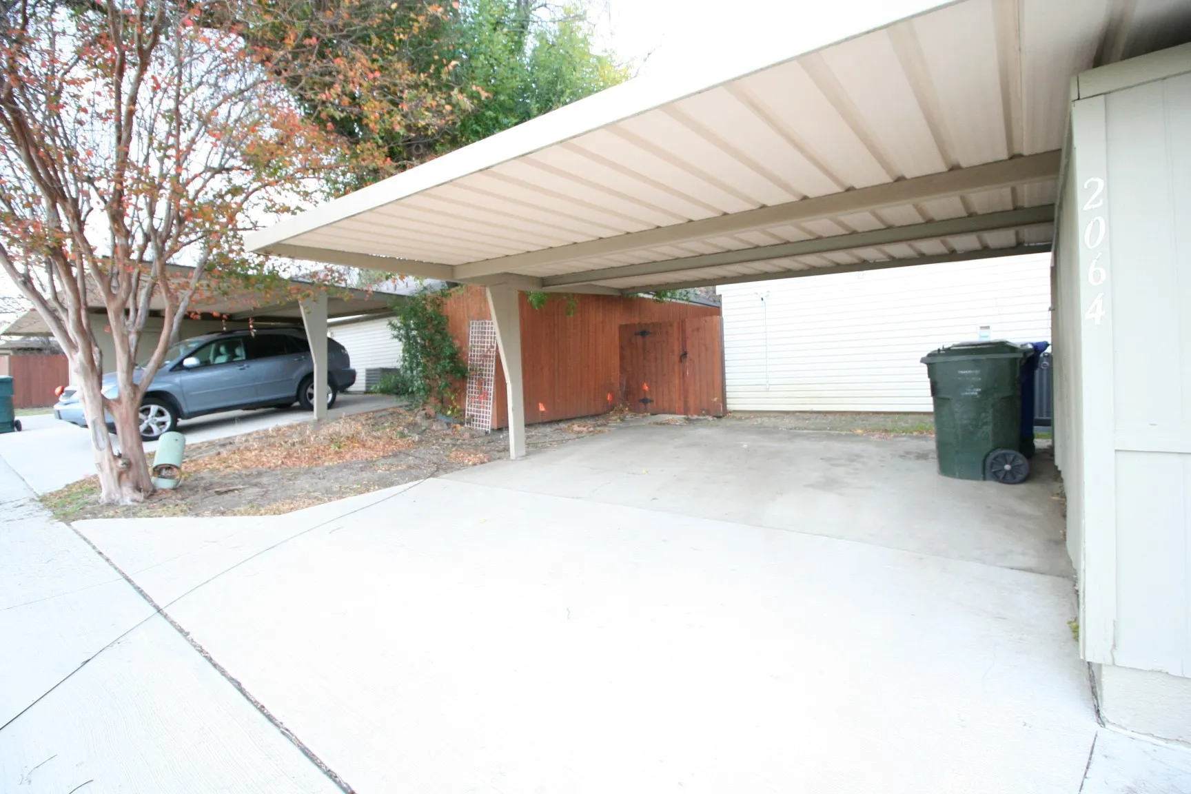 Duplex For Rent in Dallas County , 2064 Embassy Way, Carrollton, Texas 75006, 2 Bedroom, 2 Bathroom, Garage spaces, 1,344 Sqft, built in 1981, mls#21400589, Real Estate Agent in Carrollton, Homes For Rent in Dallas county, Homes For Rent in Carrollton, Realtor in Carrollton Texas, Real Estate Brokerage Independent Realty Texas, Luminita Cordes Realtor