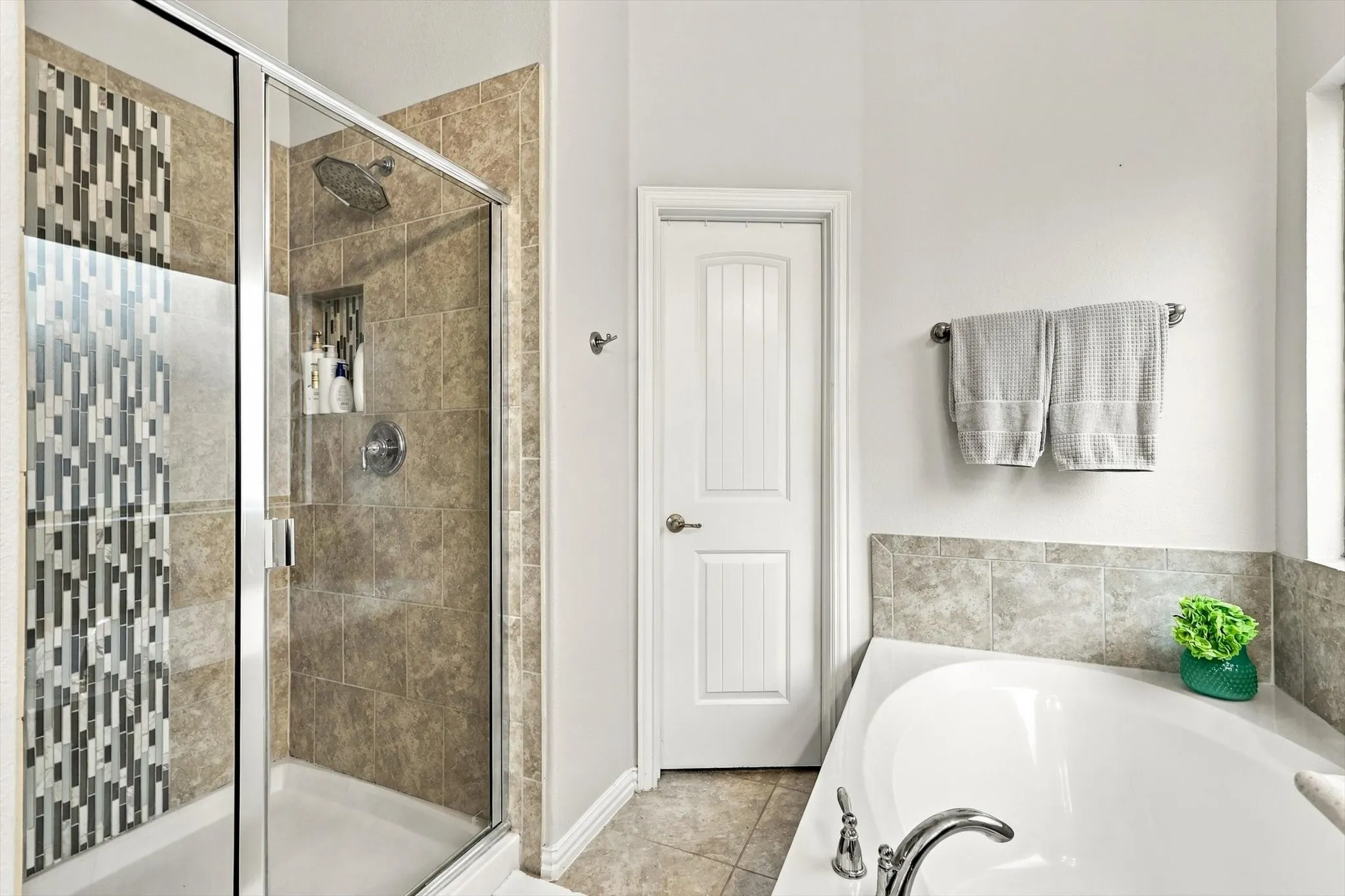 Single Family Residence For Sale in Denton County , 2027 San Marino Lane, Lewisville, Texas 75077, 3 Bedroom, 2 Bathroom, 2 Garage spaces, 2,040 Sqft, built in 2016, mls#21394099, Real Estate Agent in Lewisville, Homes For Sale in Denton county, Homes For Sale in Lewisville, Realtor in Lewisville Texas, Real Estate Brokerage Independent Realty Texas, Luminita Cordes Realtor