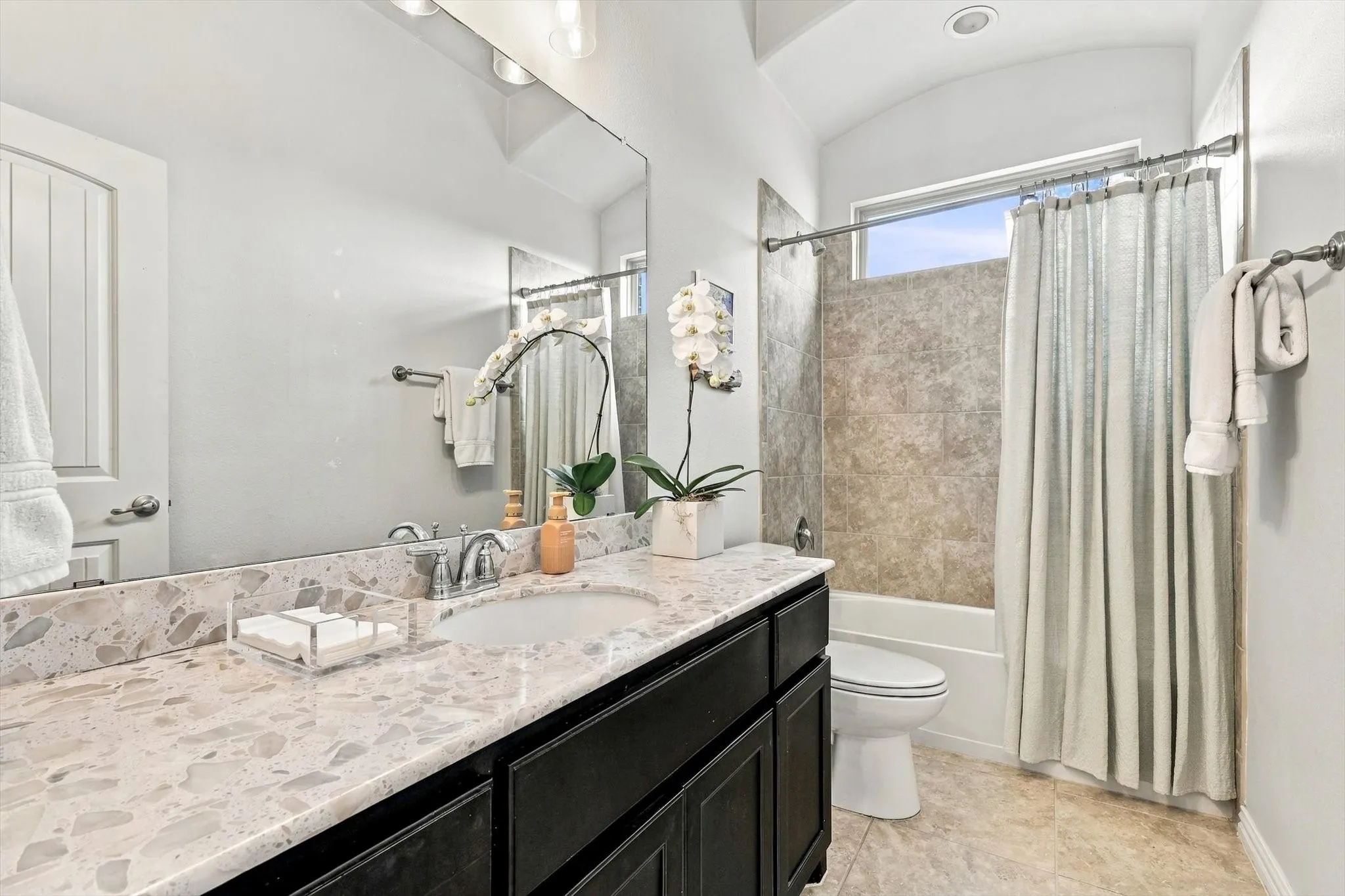 Single Family Residence For Sale in Denton County , 2027 San Marino Lane, Lewisville, Texas 75077, 3 Bedroom, 2 Bathroom, 2 Garage spaces, 2,040 Sqft, built in 2016, mls#21394099, Real Estate Agent in Lewisville, Homes For Sale in Denton county, Homes For Sale in Lewisville, Realtor in Lewisville Texas, Real Estate Brokerage Independent Realty Texas, Luminita Cordes Realtor