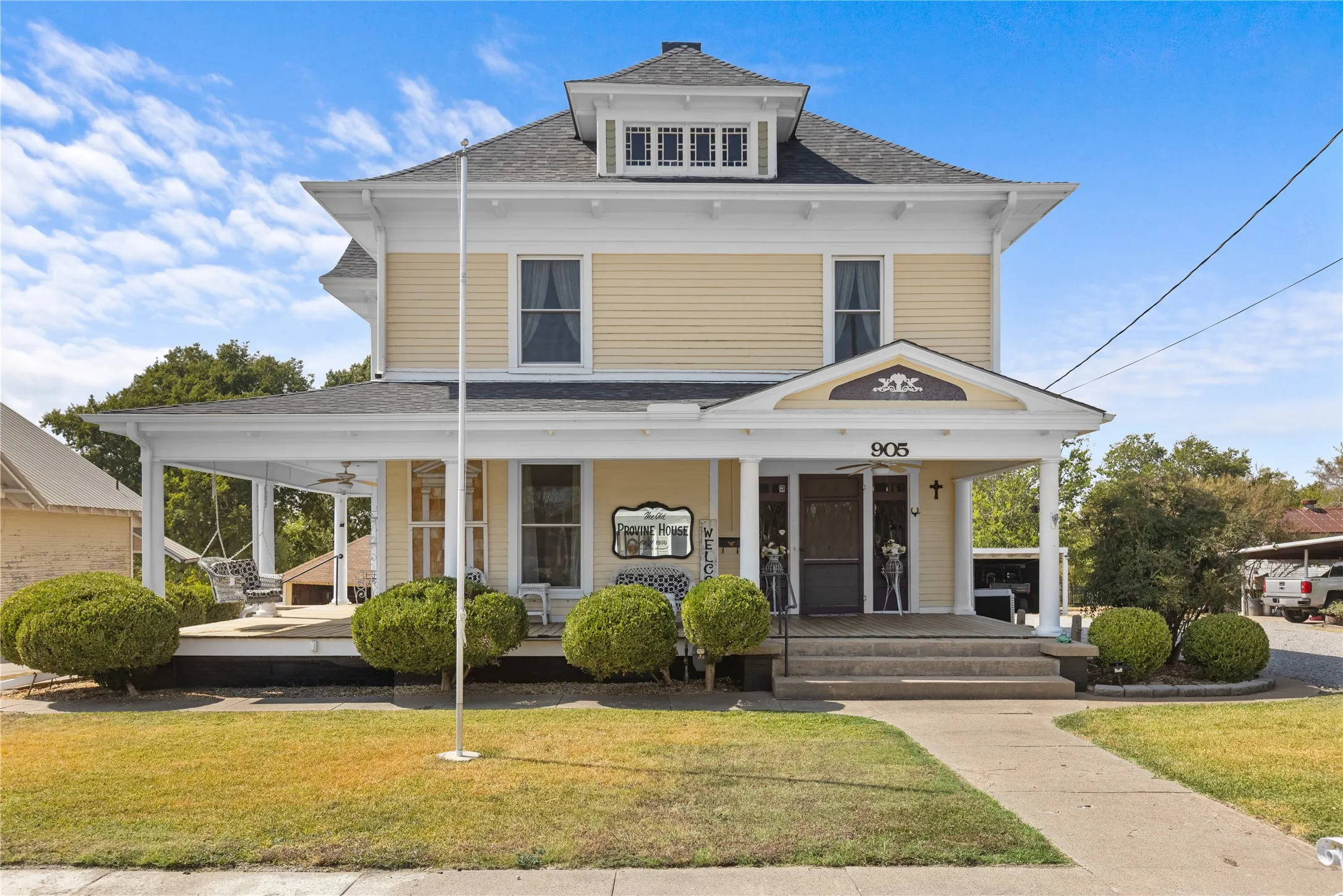 Single Family Residence For Sale in Fannin County , 905 8th Street, Honey Grove, Texas 75446, 3 Bedroom, 2 Bathroom, Garage spaces, 2,978 Sqft, built in 1906, mls#21399645, Real Estate Agent in Honey Grove, Homes For Sale in Fannin county, Homes For Sale in Honey Grove, Realtor in Honey Grove Texas, Real Estate Brokerage Independent Realty Texas, Luminita Cordes Realtor
