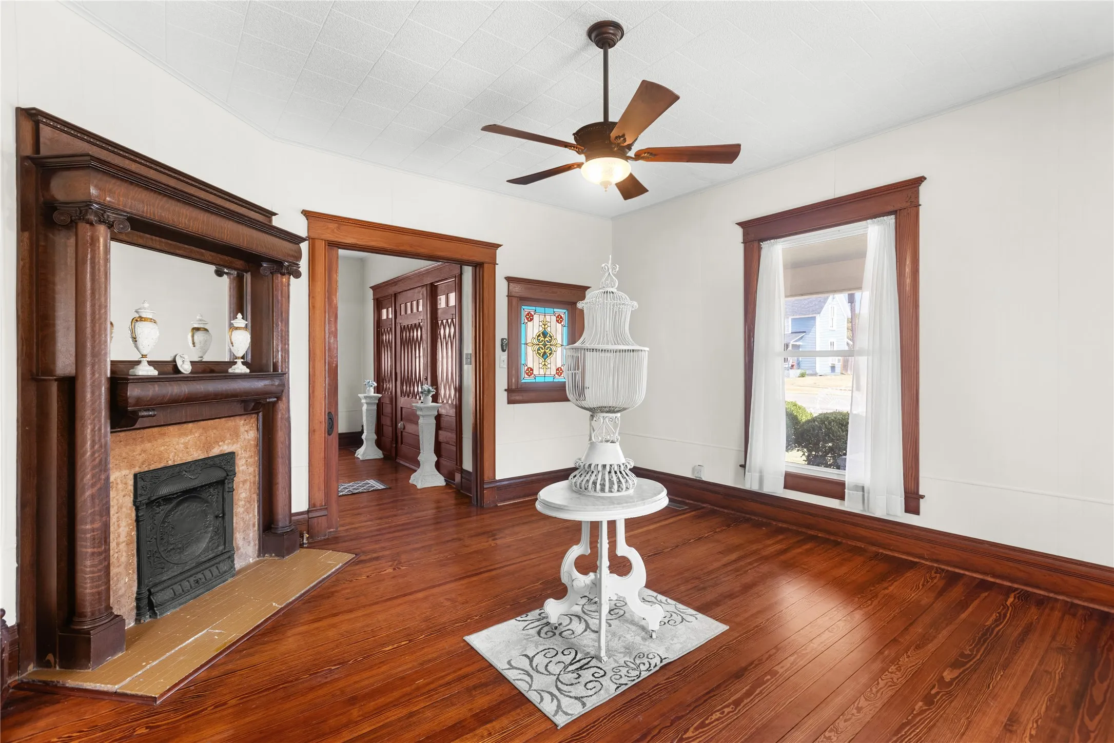 Single Family Residence For Sale in Fannin County , 905 8th Street, Honey Grove, Texas 75446, 3 Bedroom, 2 Bathroom, Garage spaces, 2,978 Sqft, built in 1906, mls#21399645, Real Estate Agent in Honey Grove, Homes For Sale in Fannin county, Homes For Sale in Honey Grove, Realtor in Honey Grove Texas, Real Estate Brokerage Independent Realty Texas, Luminita Cordes Realtor