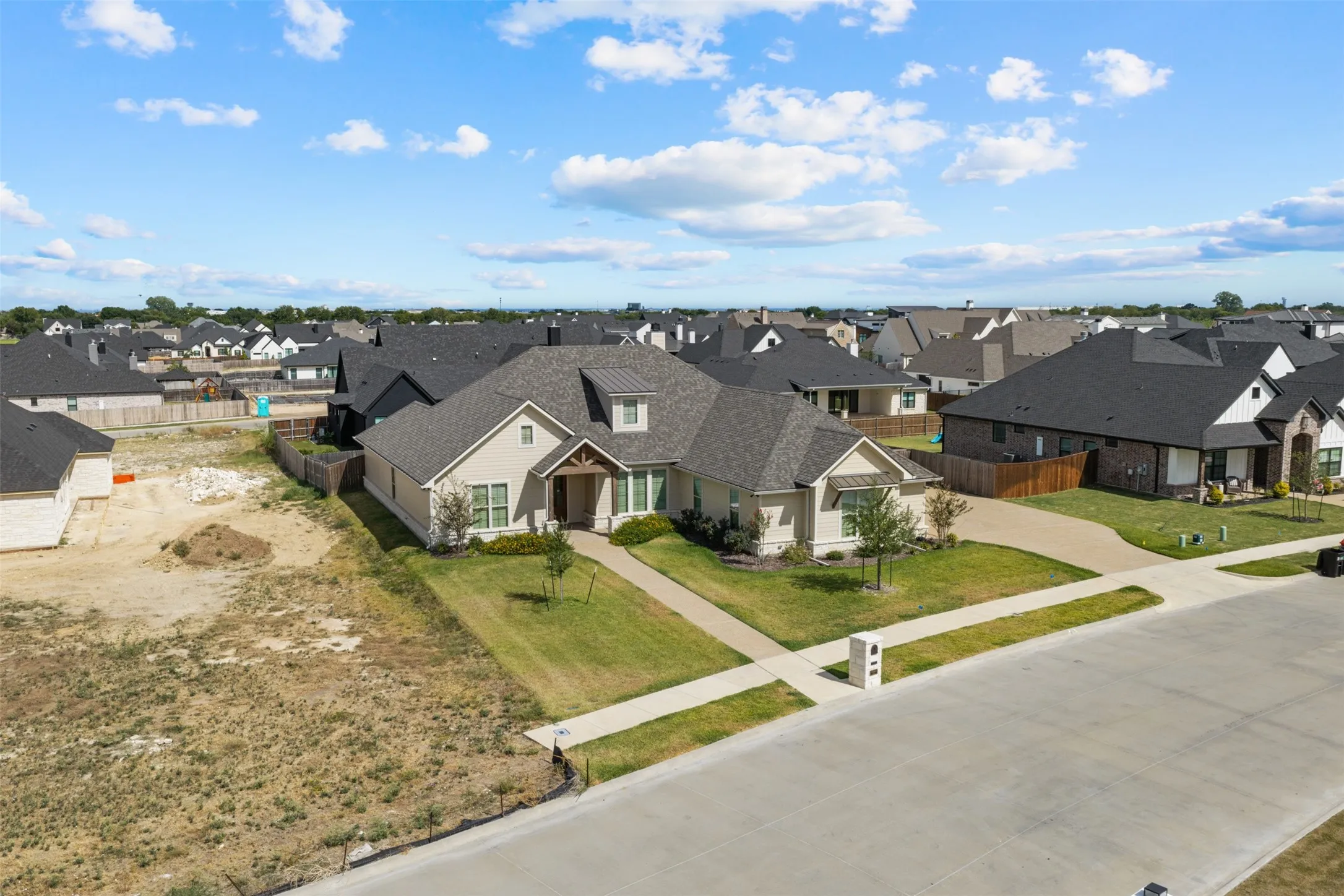 Single Family Residence For Sale in Mc Lennan County , 11003 Denali Drive, Woodway, Texas 76712, 4 Bedroom, 3 Bathroom, 3 Garage spaces, 3,081 Sqft, built in 2023, mls#21400442, Real Estate Agent in Woodway, Homes For Sale in Mc Lennan county, Homes For Sale in Woodway, Realtor in Woodway Texas, Real Estate Brokerage Independent Realty Texas, Luminita Cordes Realtor