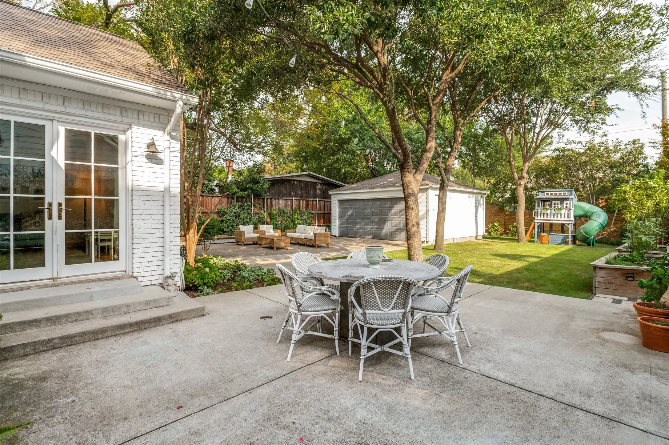Single Family Residence For Sale in Dallas County , 6015 Velasco Avenue, Dallas, Texas 75206, 3 Bedroom, 3 Bathroom, 2 Garage spaces, 2,162 Sqft, built in 1997, mls#21385860, Real Estate Agent in Dallas, Homes For Sale in Dallas county, Homes For Sale in Dallas, Realtor in Dallas Texas, Real Estate Brokerage Independent Realty Texas, Luminita Cordes Realtor