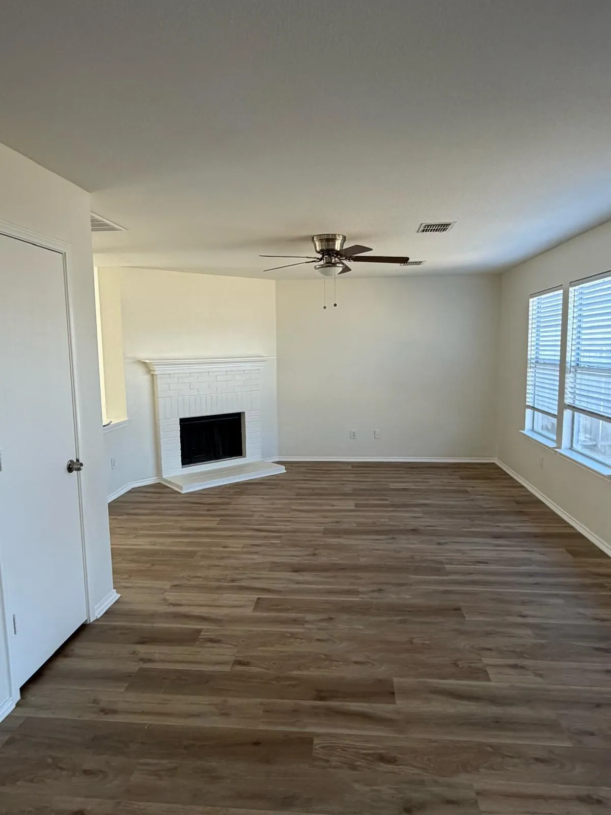 Single Family Residence For Rent in Collin County , 1626 White Oak Road, Anna, Texas 75409, 3 Bedroom, 3 Bathroom, 2 Garage spaces, 2,000 Sqft, built in 2002, mls#21400225, Real Estate Agent in Anna, Homes For Rent in Collin county, Homes For Rent in Anna, Realtor in Anna Texas, Real Estate Brokerage Independent Realty Texas, Luminita Cordes Realtor
