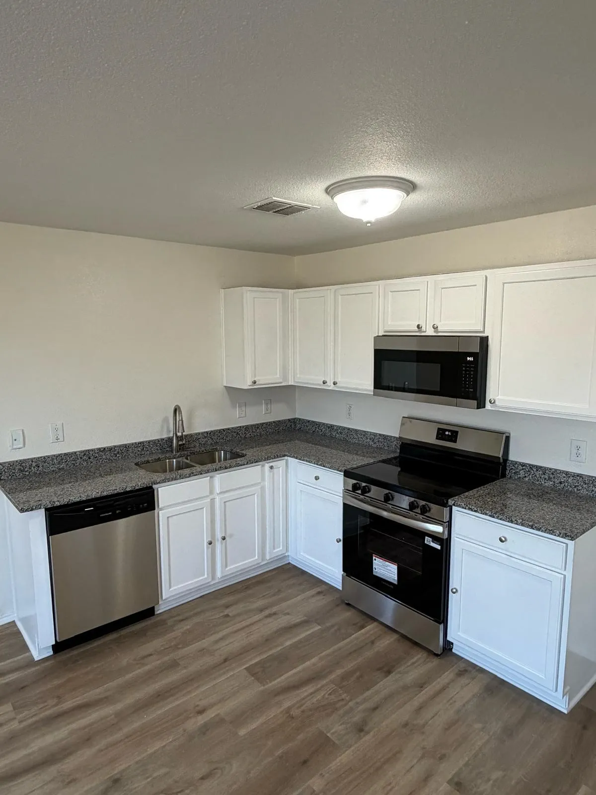 Single Family Residence For Rent in Collin County , 1626 White Oak Road, Anna, Texas 75409, 3 Bedroom, 3 Bathroom, 2 Garage spaces, 2,000 Sqft, built in 2002, mls#21400225, Real Estate Agent in Anna, Homes For Rent in Collin county, Homes For Rent in Anna, Realtor in Anna Texas, Real Estate Brokerage Independent Realty Texas, Luminita Cordes Realtor