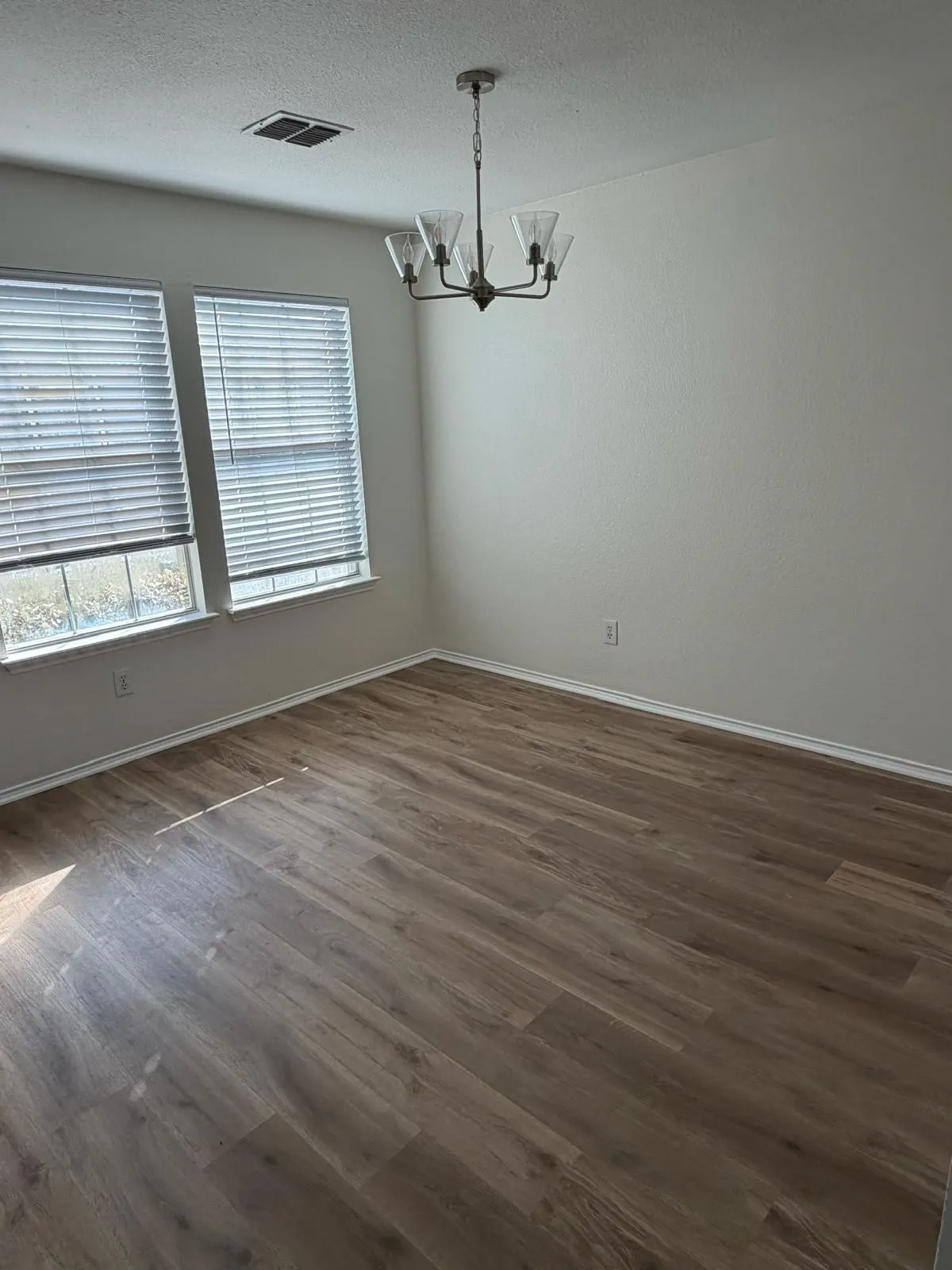 Single Family Residence For Rent in Collin County , 1626 White Oak Road, Anna, Texas 75409, 3 Bedroom, 3 Bathroom, 2 Garage spaces, 2,000 Sqft, built in 2002, mls#21400225, Real Estate Agent in Anna, Homes For Rent in Collin county, Homes For Rent in Anna, Realtor in Anna Texas, Real Estate Brokerage Independent Realty Texas, Luminita Cordes Realtor