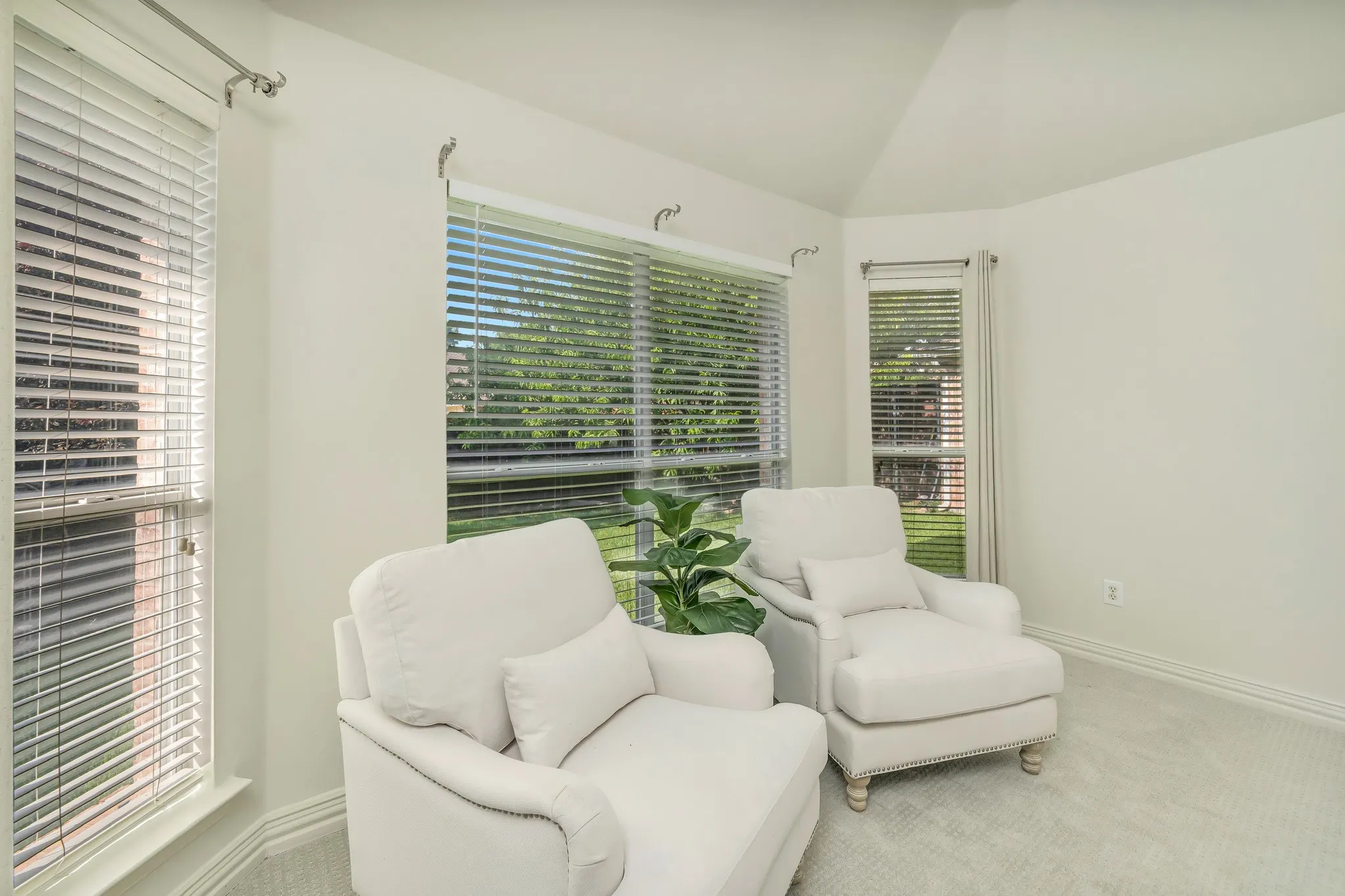 Single Family Residence For Rent in Collin County , 3308 Sedona Lane, Plano, Texas 75025, 4 Bedroom, 3 Bathroom, 2 Garage spaces, 2,396 Sqft, built in 1998, mls#21399947, Real Estate Agent in Plano, Homes For Rent in Collin county, Homes For Rent in Plano, Realtor in Plano Texas, Real Estate Brokerage Independent Realty Texas, Luminita Cordes Realtor