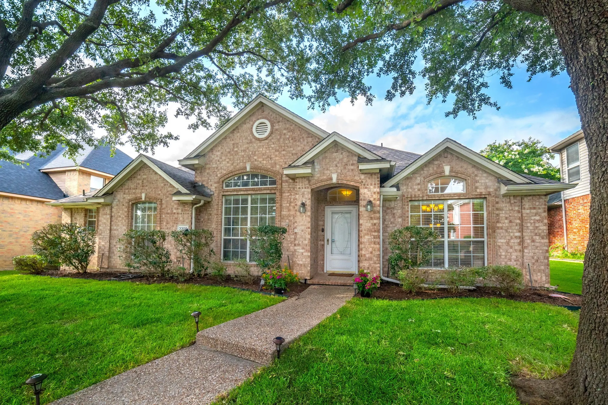 Single Family Residence For Rent in Collin County , 3308 Sedona Lane, Plano, Texas 75025, 4 Bedroom, 3 Bathroom, 2 Garage spaces, 2,396 Sqft, built in 1998, mls#21399947, Real Estate Agent in Plano, Homes For Rent in Collin county, Homes For Rent in Plano, Realtor in Plano Texas, Real Estate Brokerage Independent Realty Texas, Luminita Cordes Realtor