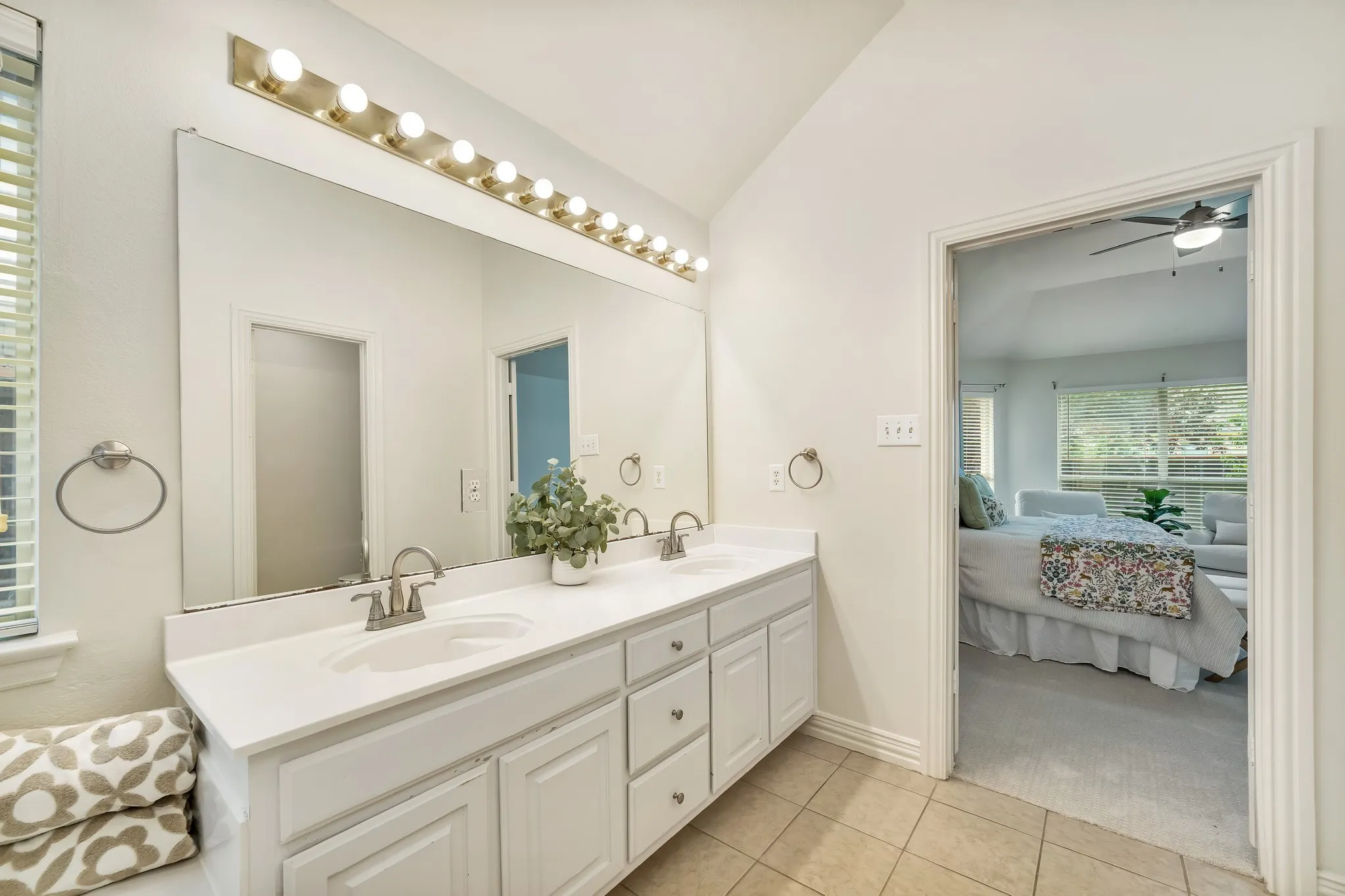 Single Family Residence For Rent in Collin County , 3308 Sedona Lane, Plano, Texas 75025, 4 Bedroom, 3 Bathroom, 2 Garage spaces, 2,396 Sqft, built in 1998, mls#21399947, Real Estate Agent in Plano, Homes For Rent in Collin county, Homes For Rent in Plano, Realtor in Plano Texas, Real Estate Brokerage Independent Realty Texas, Luminita Cordes Realtor