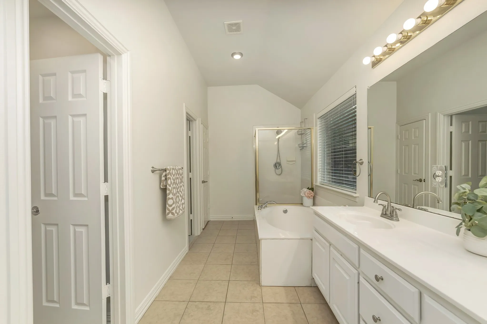 Single Family Residence For Rent in Collin County , 3308 Sedona Lane, Plano, Texas 75025, 4 Bedroom, 3 Bathroom, 2 Garage spaces, 2,396 Sqft, built in 1998, mls#21399947, Real Estate Agent in Plano, Homes For Rent in Collin county, Homes For Rent in Plano, Realtor in Plano Texas, Real Estate Brokerage Independent Realty Texas, Luminita Cordes Realtor
