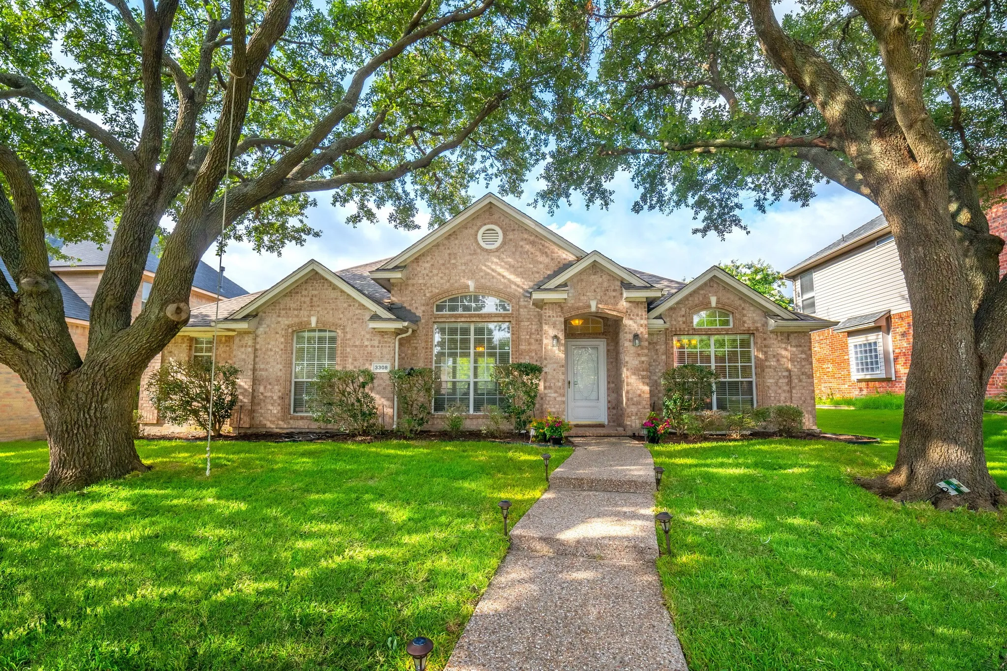 Single Family Residence For Rent in Collin County , 3308 Sedona Lane, Plano, Texas 75025, 4 Bedroom, 3 Bathroom, 2 Garage spaces, 2,396 Sqft, built in 1998, mls#21399947, Real Estate Agent in Plano, Homes For Rent in Collin county, Homes For Rent in Plano, Realtor in Plano Texas, Real Estate Brokerage Independent Realty Texas, Luminita Cordes Realtor