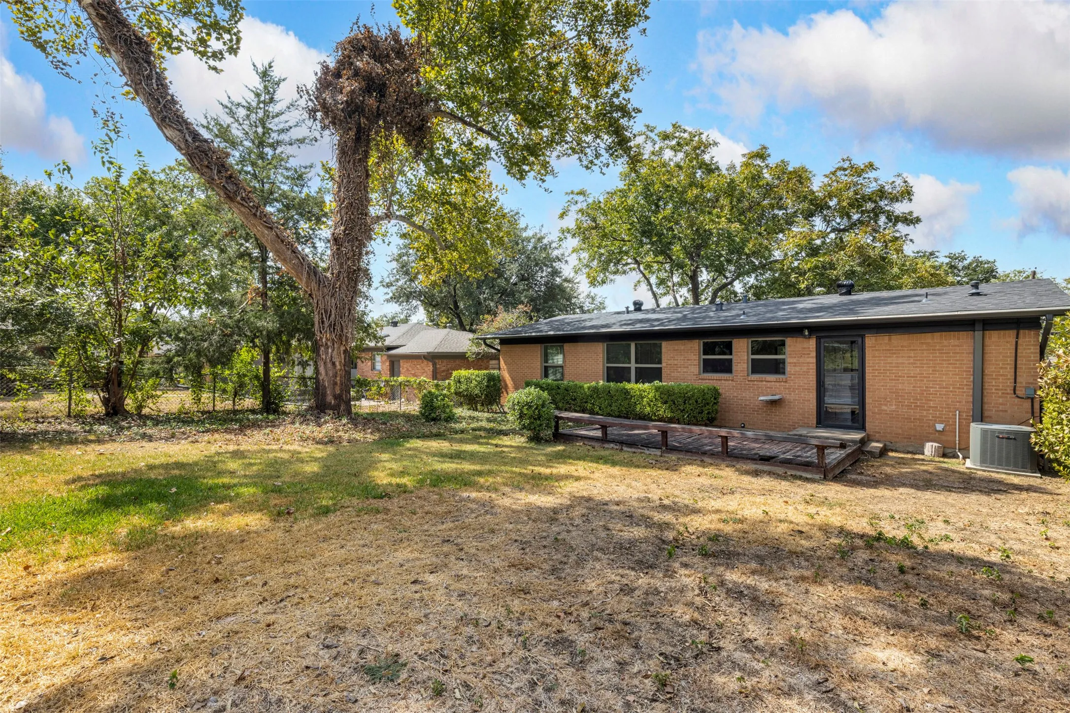 Single Family Residence For Rent in Dallas County , 13304 Nestle Drive, Farmers Branch, Texas 75234, 2 Bedroom, 1 Bathroom, 1 Garage spaces, 1,002 Sqft, built in 1955, mls#21400526, Real Estate Agent in Farmers Branch, Homes For Rent in Dallas county, Homes For Rent in Farmers Branch, Realtor in Farmers Branch Texas, Real Estate Brokerage Independent Realty Texas, Luminita Cordes Realtor