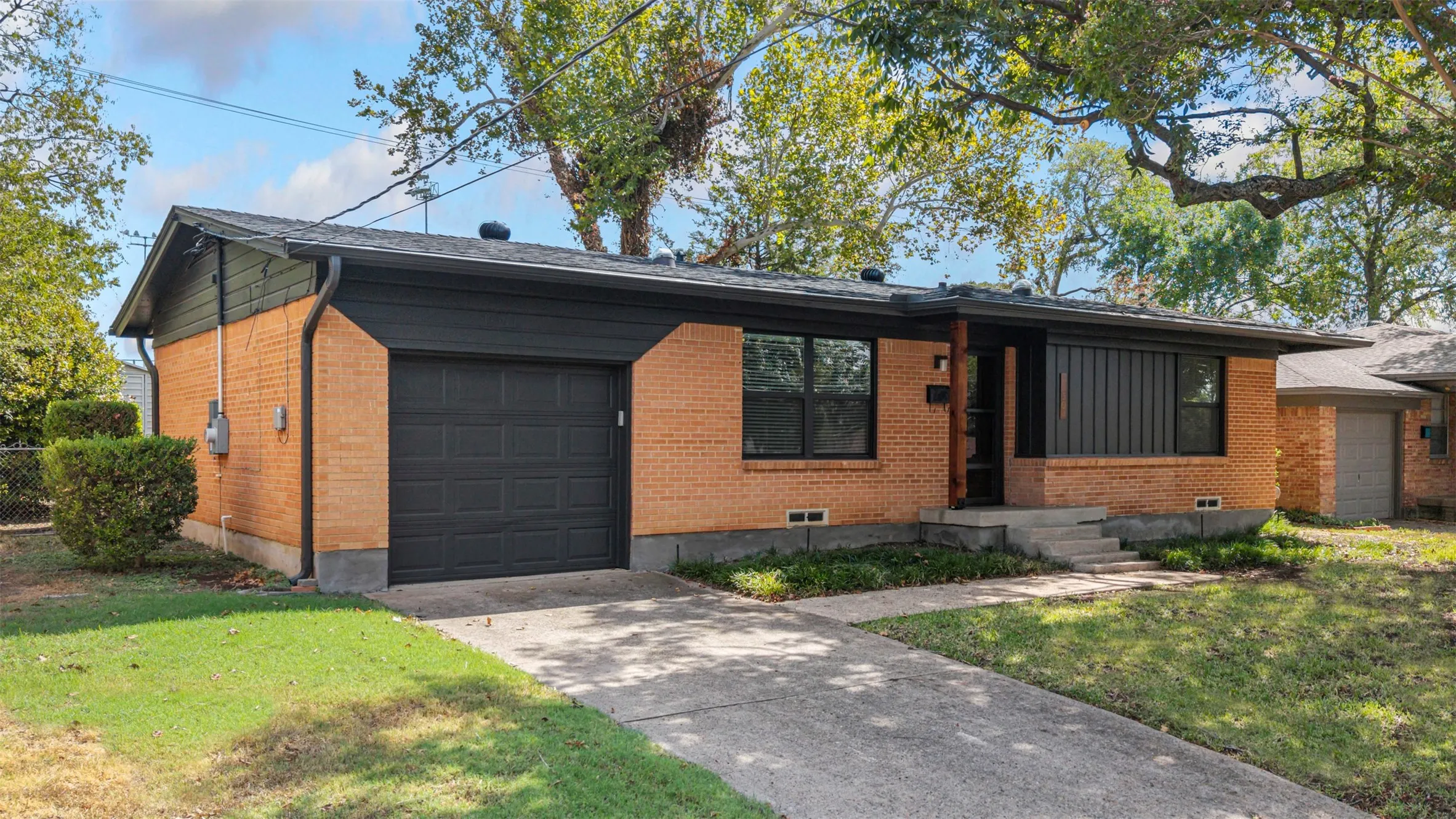 Single Family Residence For Rent in Dallas County , 13304 Nestle Drive, Farmers Branch, Texas 75234, 2 Bedroom, 1 Bathroom, 1 Garage spaces, 1,002 Sqft, built in 1955, mls#21400526, Real Estate Agent in Farmers Branch, Homes For Rent in Dallas county, Homes For Rent in Farmers Branch, Realtor in Farmers Branch Texas, Real Estate Brokerage Independent Realty Texas, Luminita Cordes Realtor