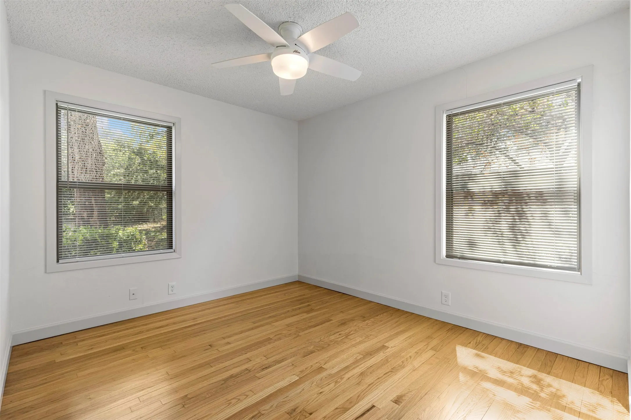 Single Family Residence For Rent in Dallas County , 13304 Nestle Drive, Farmers Branch, Texas 75234, 2 Bedroom, 1 Bathroom, 1 Garage spaces, 1,002 Sqft, built in 1955, mls#21400526, Real Estate Agent in Farmers Branch, Homes For Rent in Dallas county, Homes For Rent in Farmers Branch, Realtor in Farmers Branch Texas, Real Estate Brokerage Independent Realty Texas, Luminita Cordes Realtor