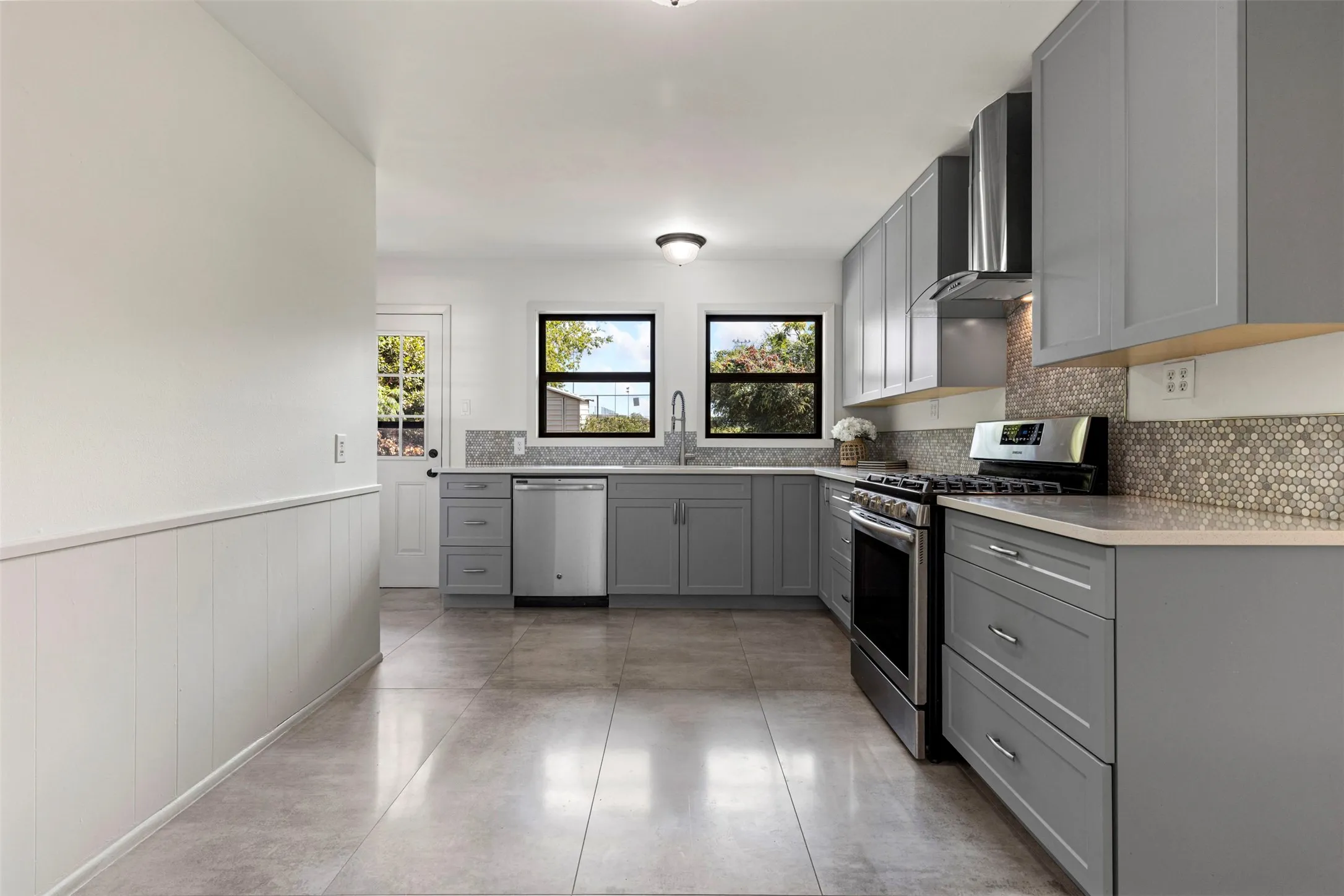 Single Family Residence For Rent in Dallas County , 13304 Nestle Drive, Farmers Branch, Texas 75234, 2 Bedroom, 1 Bathroom, 1 Garage spaces, 1,002 Sqft, built in 1955, mls#21400526, Real Estate Agent in Farmers Branch, Homes For Rent in Dallas county, Homes For Rent in Farmers Branch, Realtor in Farmers Branch Texas, Real Estate Brokerage Independent Realty Texas, Luminita Cordes Realtor