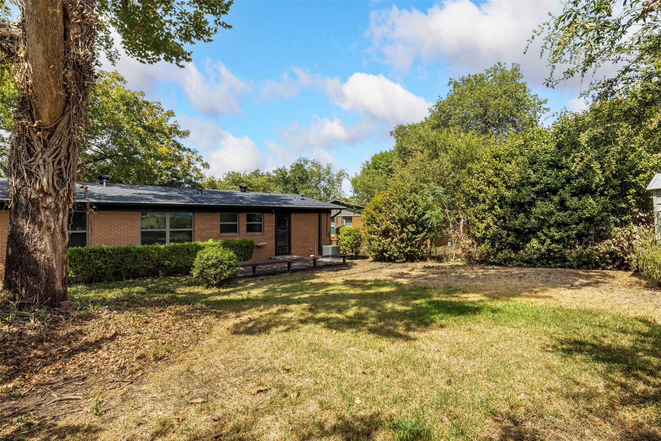Single Family Residence For Rent in Dallas County , 13304 Nestle Drive, Farmers Branch, Texas 75234, 2 Bedroom, 1 Bathroom, 1 Garage spaces, 1,002 Sqft, built in 1955, mls#21400526, Real Estate Agent in Farmers Branch, Homes For Rent in Dallas county, Homes For Rent in Farmers Branch, Realtor in Farmers Branch Texas, Real Estate Brokerage Independent Realty Texas, Luminita Cordes Realtor