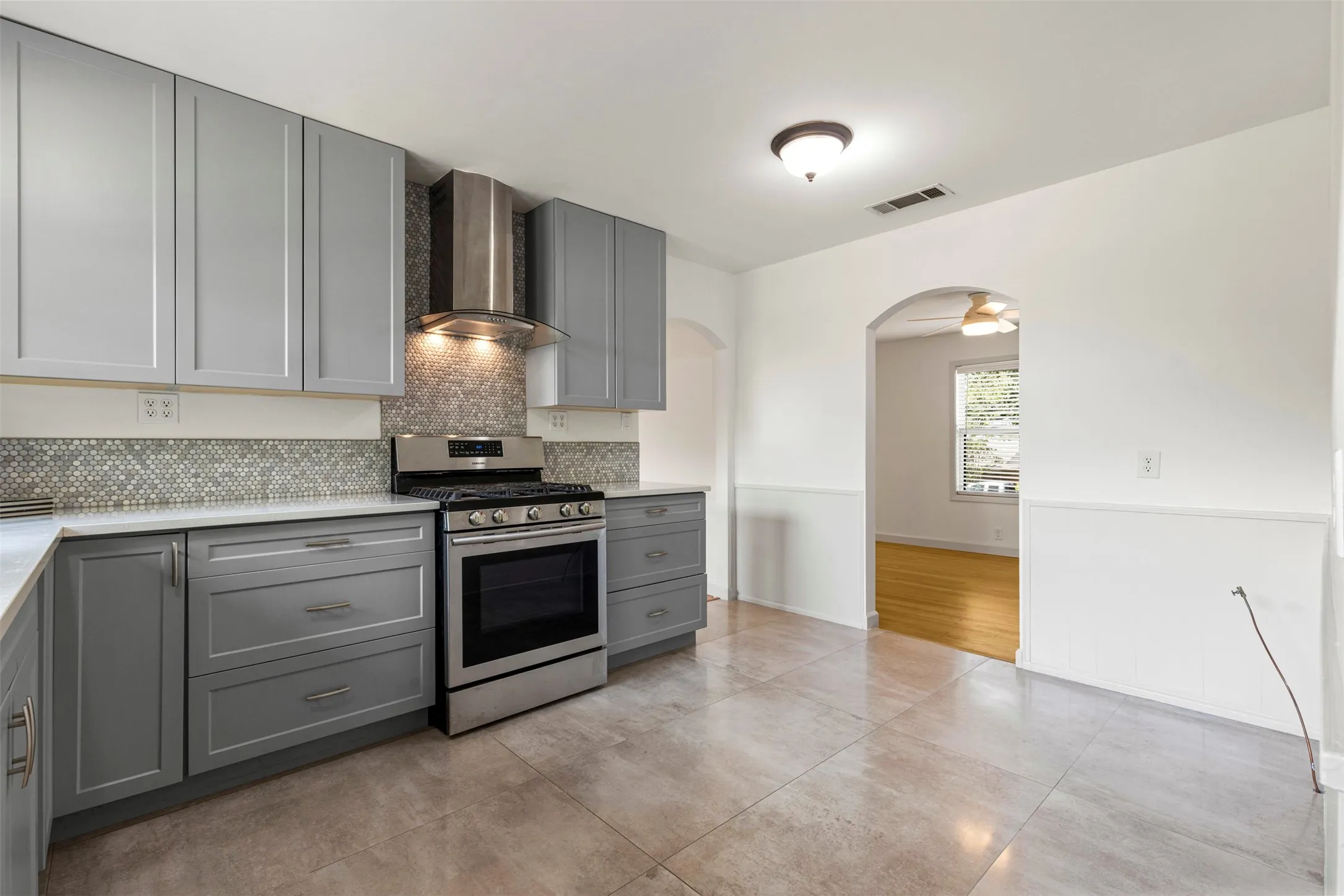 Single Family Residence For Rent in Dallas County , 13304 Nestle Drive, Farmers Branch, Texas 75234, 2 Bedroom, 1 Bathroom, 1 Garage spaces, 1,002 Sqft, built in 1955, mls#21400526, Real Estate Agent in Farmers Branch, Homes For Rent in Dallas county, Homes For Rent in Farmers Branch, Realtor in Farmers Branch Texas, Real Estate Brokerage Independent Realty Texas, Luminita Cordes Realtor