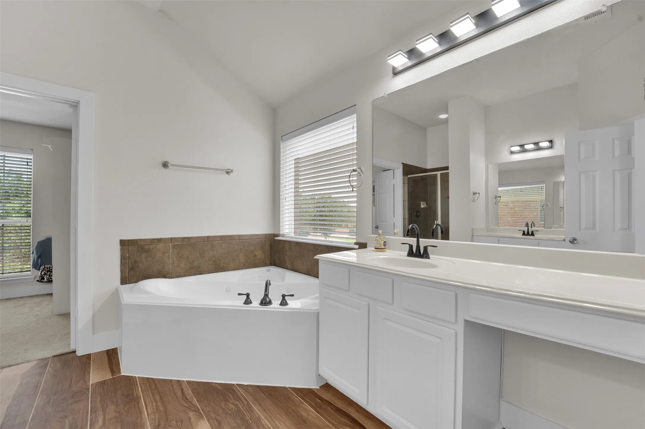 Single Family Residence For Sale in Collin County , 615 Lone Ridge Way, Murphy, Texas 75094, 5 Bedroom, 3 Bathroom, 3 Garage spaces, 3,244 Sqft, built in 2007, mls#21400788, Real Estate Agent in Murphy, Homes For Sale in Collin county, Homes For Sale in Murphy, Realtor in Murphy Texas, Real Estate Brokerage Independent Realty Texas, Luminita Cordes Realtor