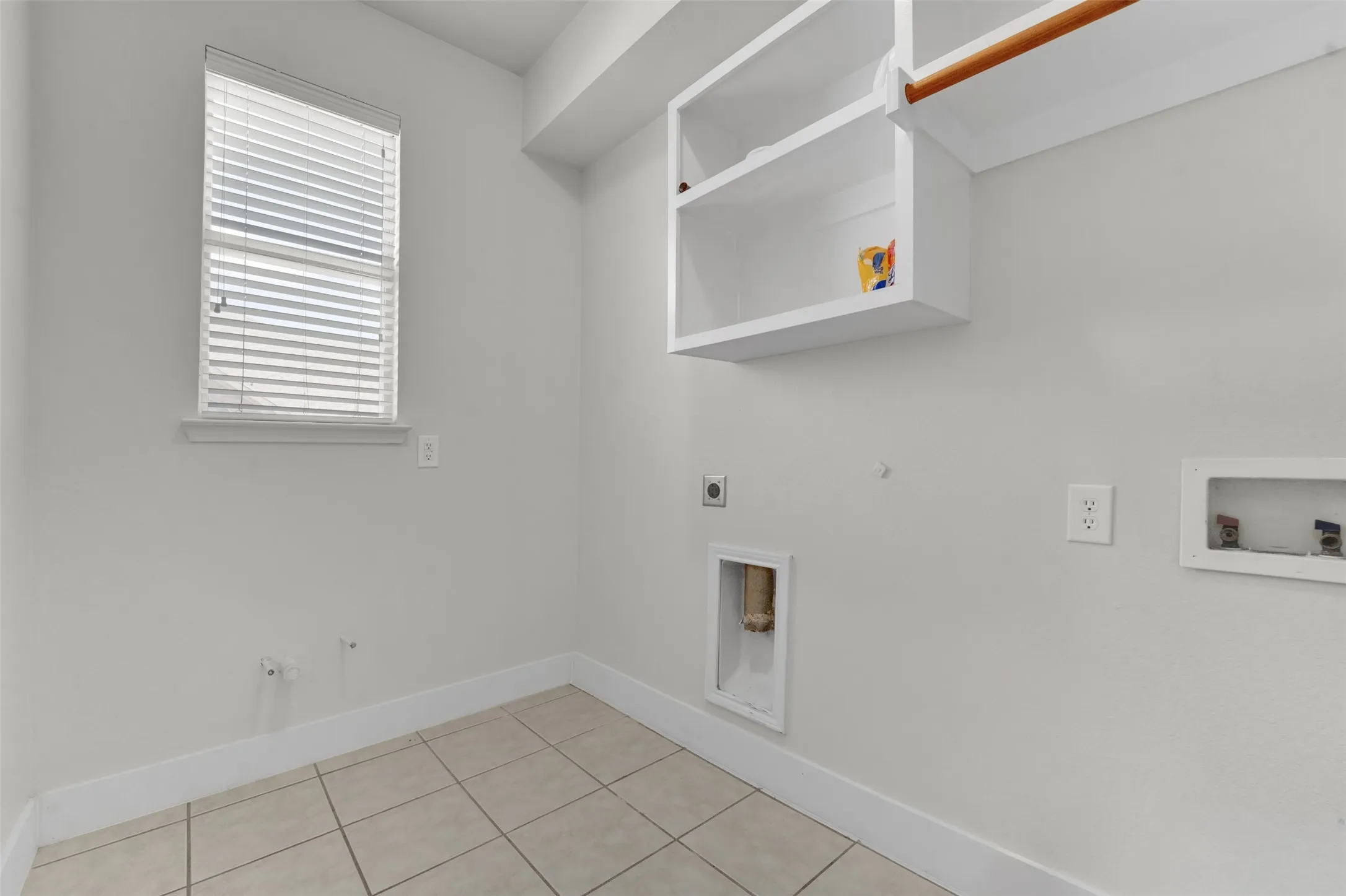 Single Family Residence For Sale in Collin County , 615 Lone Ridge Way, Murphy, Texas 75094, 5 Bedroom, 3 Bathroom, 3 Garage spaces, 3,244 Sqft, built in 2007, mls#21400788, Real Estate Agent in Murphy, Homes For Sale in Collin county, Homes For Sale in Murphy, Realtor in Murphy Texas, Real Estate Brokerage Independent Realty Texas, Luminita Cordes Realtor