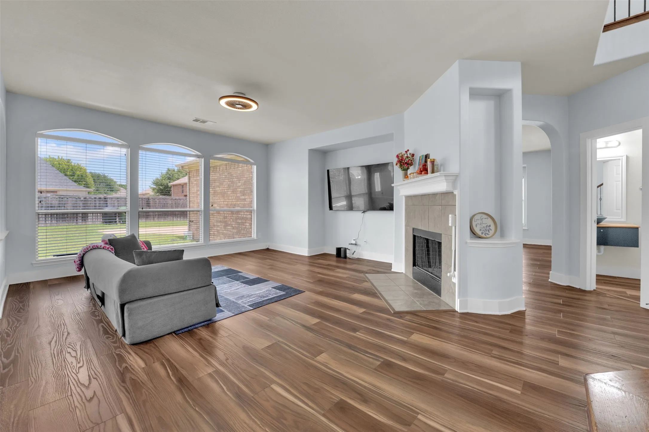Single Family Residence For Sale in Collin County , 615 Lone Ridge Way, Murphy, Texas 75094, 5 Bedroom, 3 Bathroom, 3 Garage spaces, 3,244 Sqft, built in 2007, mls#21400788, Real Estate Agent in Murphy, Homes For Sale in Collin county, Homes For Sale in Murphy, Realtor in Murphy Texas, Real Estate Brokerage Independent Realty Texas, Luminita Cordes Realtor