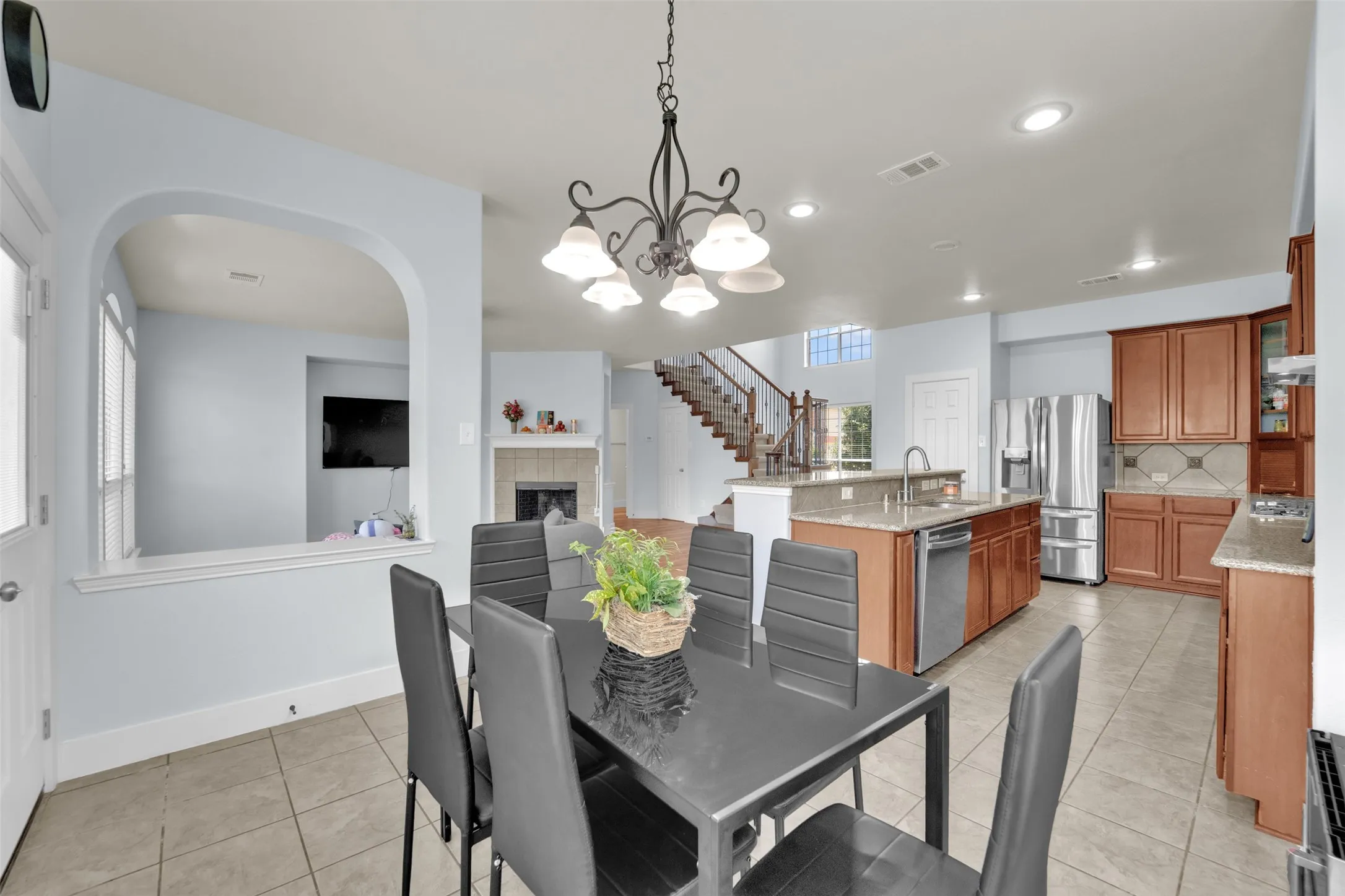 Single Family Residence For Sale in Collin County , 615 Lone Ridge Way, Murphy, Texas 75094, 5 Bedroom, 3 Bathroom, 3 Garage spaces, 3,244 Sqft, built in 2007, mls#21400788, Real Estate Agent in Murphy, Homes For Sale in Collin county, Homes For Sale in Murphy, Realtor in Murphy Texas, Real Estate Brokerage Independent Realty Texas, Luminita Cordes Realtor