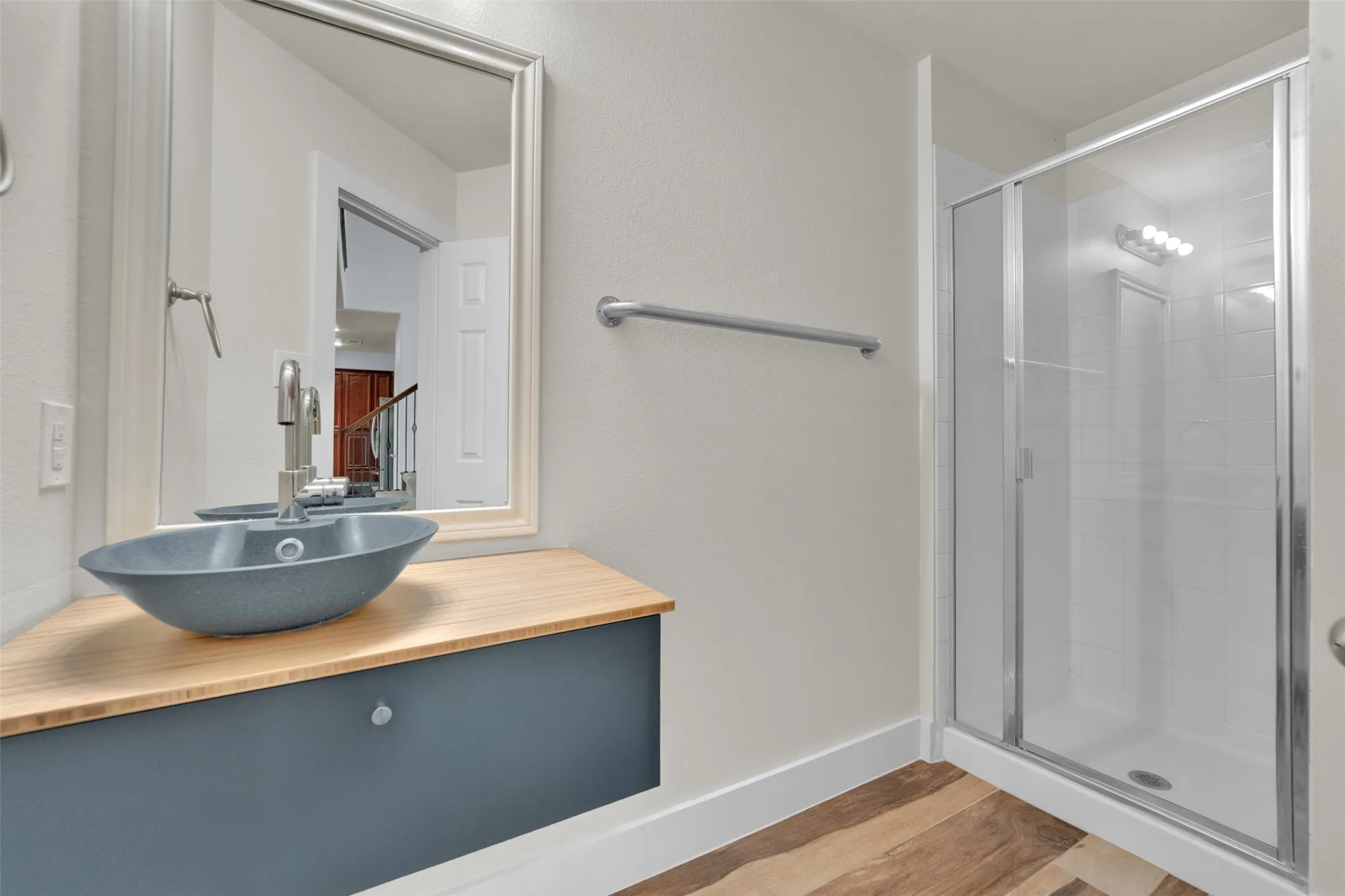 Full Bathroom on the 1st level