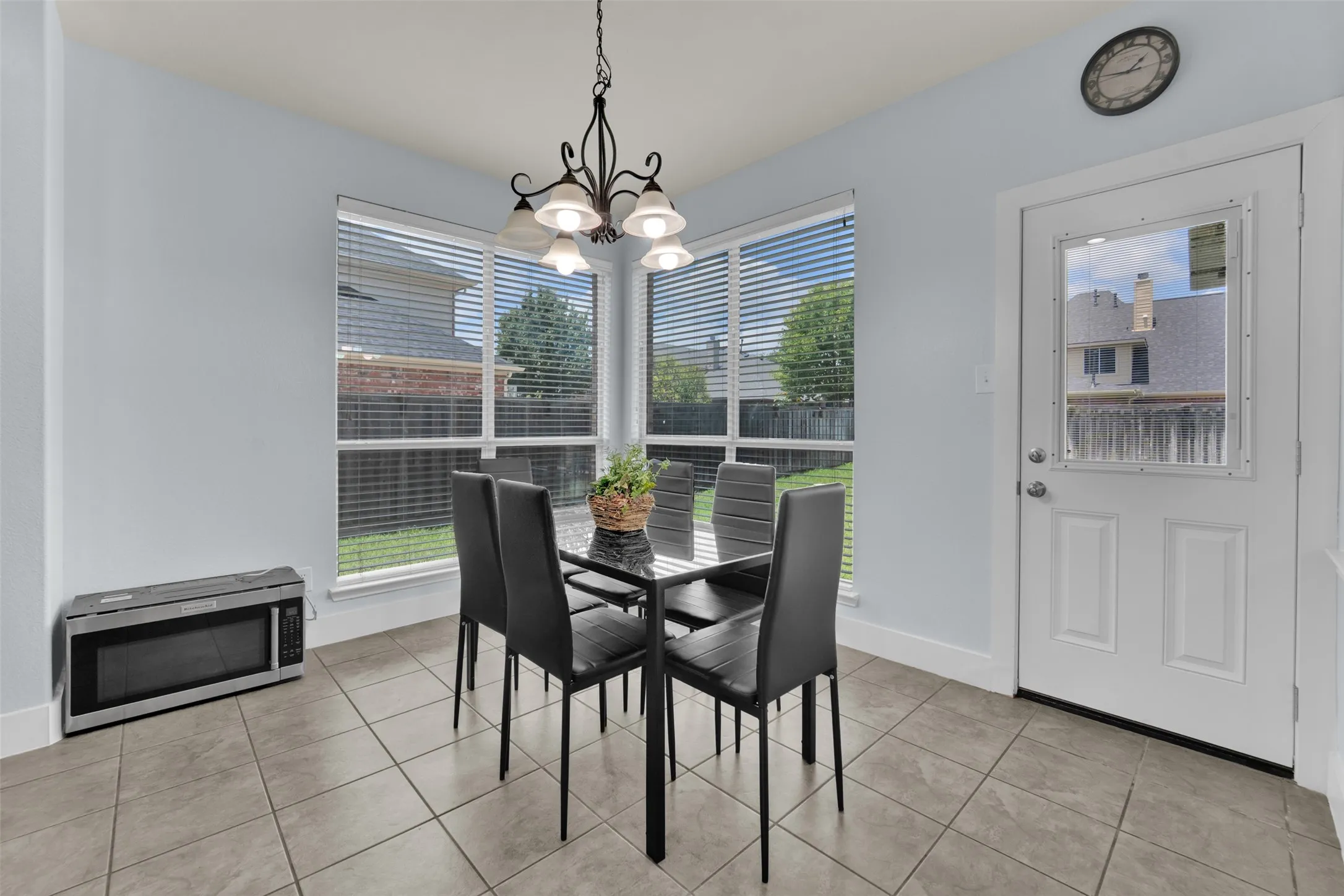 Single Family Residence For Sale in Collin County , 615 Lone Ridge Way, Murphy, Texas 75094, 5 Bedroom, 3 Bathroom, 3 Garage spaces, 3,244 Sqft, built in 2007, mls#21400788, Real Estate Agent in Murphy, Homes For Sale in Collin county, Homes For Sale in Murphy, Realtor in Murphy Texas, Real Estate Brokerage Independent Realty Texas, Luminita Cordes Realtor