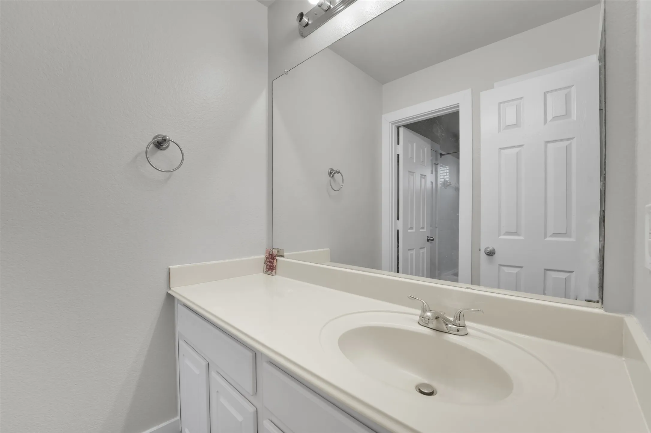 Single Family Residence For Sale in Collin County , 615 Lone Ridge Way, Murphy, Texas 75094, 5 Bedroom, 3 Bathroom, 3 Garage spaces, 3,244 Sqft, built in 2007, mls#21400788, Real Estate Agent in Murphy, Homes For Sale in Collin county, Homes For Sale in Murphy, Realtor in Murphy Texas, Real Estate Brokerage Independent Realty Texas, Luminita Cordes Realtor