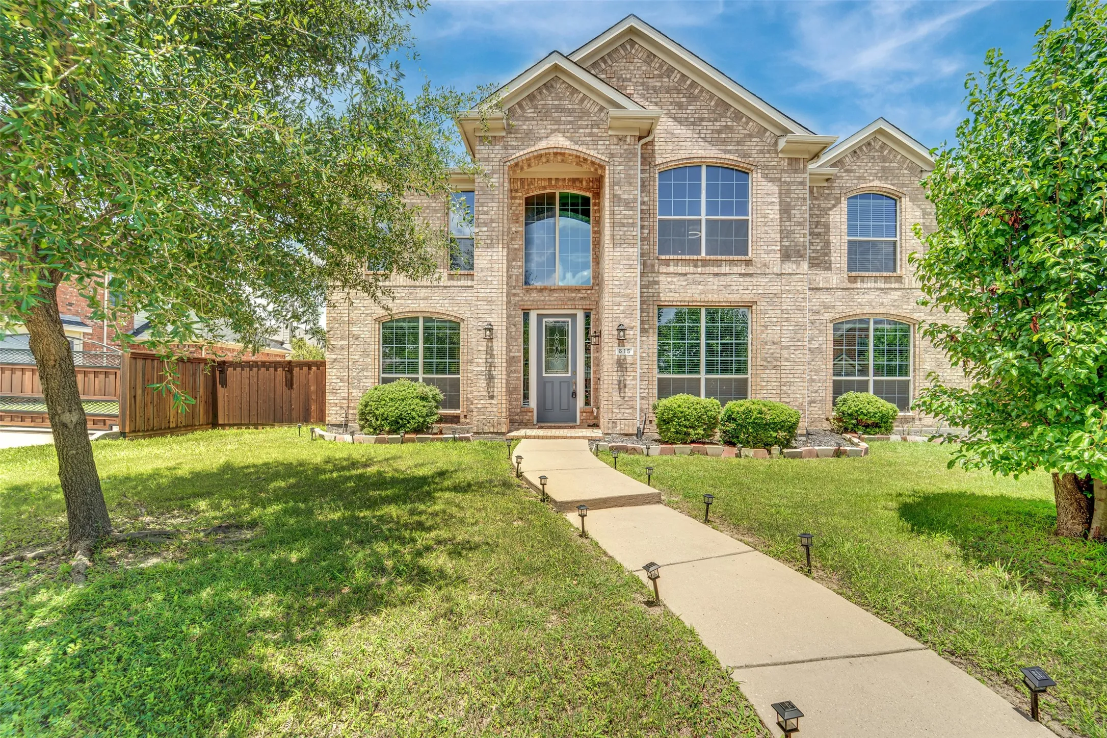 Single Family Residence For Sale in Collin County , 615 Lone Ridge Way, Murphy, Texas 75094, 5 Bedroom, 3 Bathroom, 3 Garage spaces, 3,244 Sqft, built in 2007, mls#21400788, Real Estate Agent in Murphy, Homes For Sale in Collin county, Homes For Sale in Murphy, Realtor in Murphy Texas, Real Estate Brokerage Independent Realty Texas, Luminita Cordes Realtor