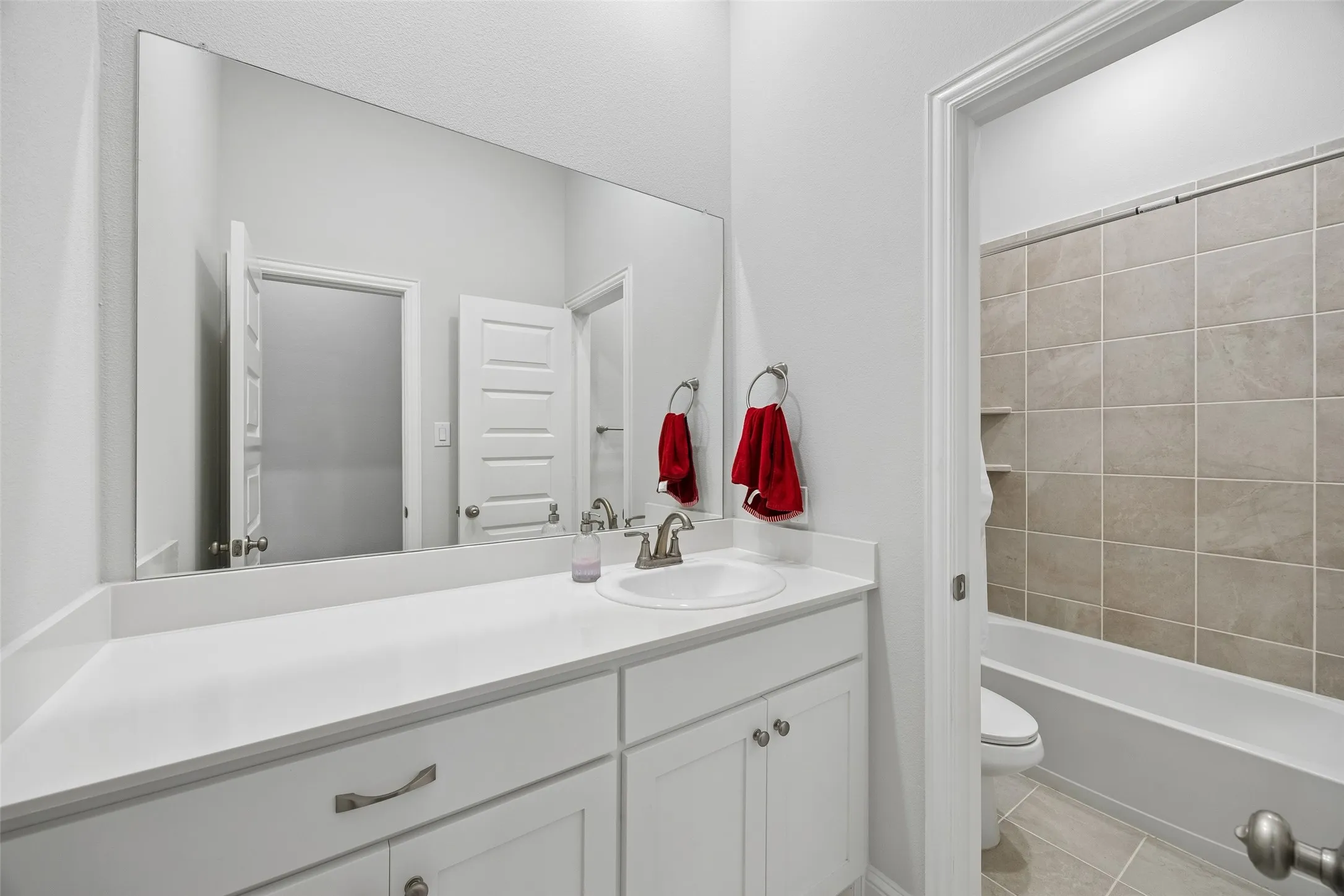Single Family Residence For Sale in Kaufman County , 6608 Woodley Court, Mesquite, Texas 75126, 5 Bedroom, 4 Bathroom, 3 Garage spaces, 3,454 Sqft, built in 2024, mls#21394299, Real Estate Agent in Mesquite, Homes For Sale in Kaufman county, Homes For Sale in Mesquite, Realtor in Mesquite Texas, Real Estate Brokerage Independent Realty Texas, Luminita Cordes Realtor