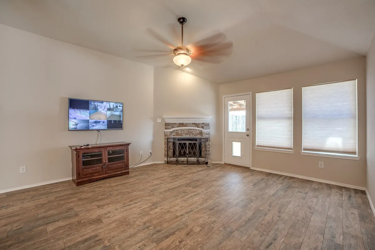 Single Family Residence For Sale in Denton County , 8812 Trailblazer Drive, Cross Roads, Texas 76227, 4 Bedroom, 2 Bathroom, 2 Garage spaces, 1,816 Sqft, built in 2007, mls#21399560, Real Estate Agent in Cross Roads, Homes For Sale in Denton county, Homes For Sale in Cross Roads, Realtor in Cross Roads Texas, Real Estate Brokerage Independent Realty Texas, Luminita Cordes Realtor