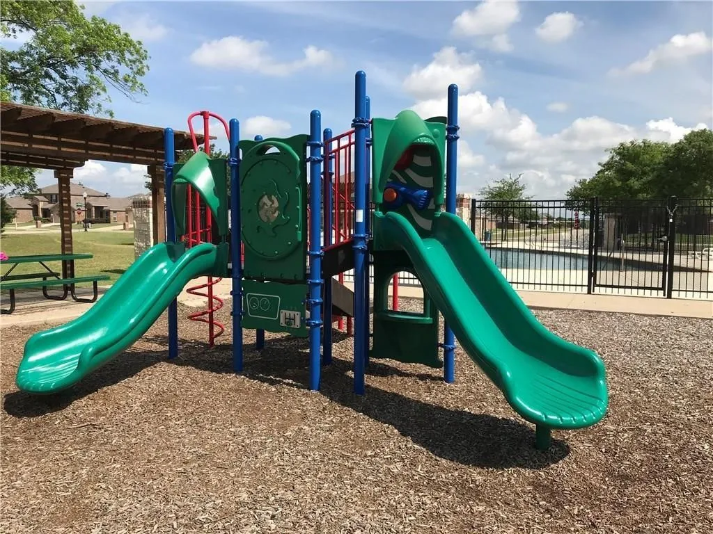 Single Family Residence For Sale in Denton County , 8812 Trailblazer Drive, Cross Roads, Texas 76227, 4 Bedroom, 2 Bathroom, 2 Garage spaces, 1,816 Sqft, built in 2007, mls#21399560, Real Estate Agent in Cross Roads, Homes For Sale in Denton county, Homes For Sale in Cross Roads, Realtor in Cross Roads Texas, Real Estate Brokerage Independent Realty Texas, Luminita Cordes Realtor