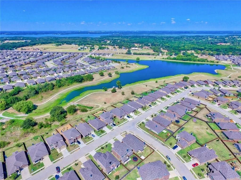 Single Family Residence For Sale in Denton County , 8812 Trailblazer Drive, Cross Roads, Texas 76227, 4 Bedroom, 2 Bathroom, 2 Garage spaces, 1,816 Sqft, built in 2007, mls#21399560, Real Estate Agent in Cross Roads, Homes For Sale in Denton county, Homes For Sale in Cross Roads, Realtor in Cross Roads Texas, Real Estate Brokerage Independent Realty Texas, Luminita Cordes Realtor