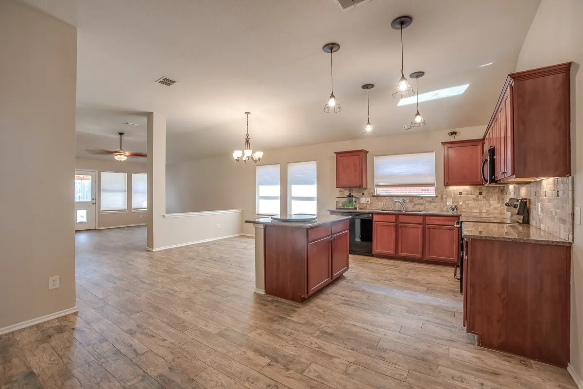 Single Family Residence For Sale in Denton County , 8812 Trailblazer Drive, Cross Roads, Texas 76227, 4 Bedroom, 2 Bathroom, 2 Garage spaces, 1,816 Sqft, built in 2007, mls#21399560, Real Estate Agent in Cross Roads, Homes For Sale in Denton county, Homes For Sale in Cross Roads, Realtor in Cross Roads Texas, Real Estate Brokerage Independent Realty Texas, Luminita Cordes Realtor