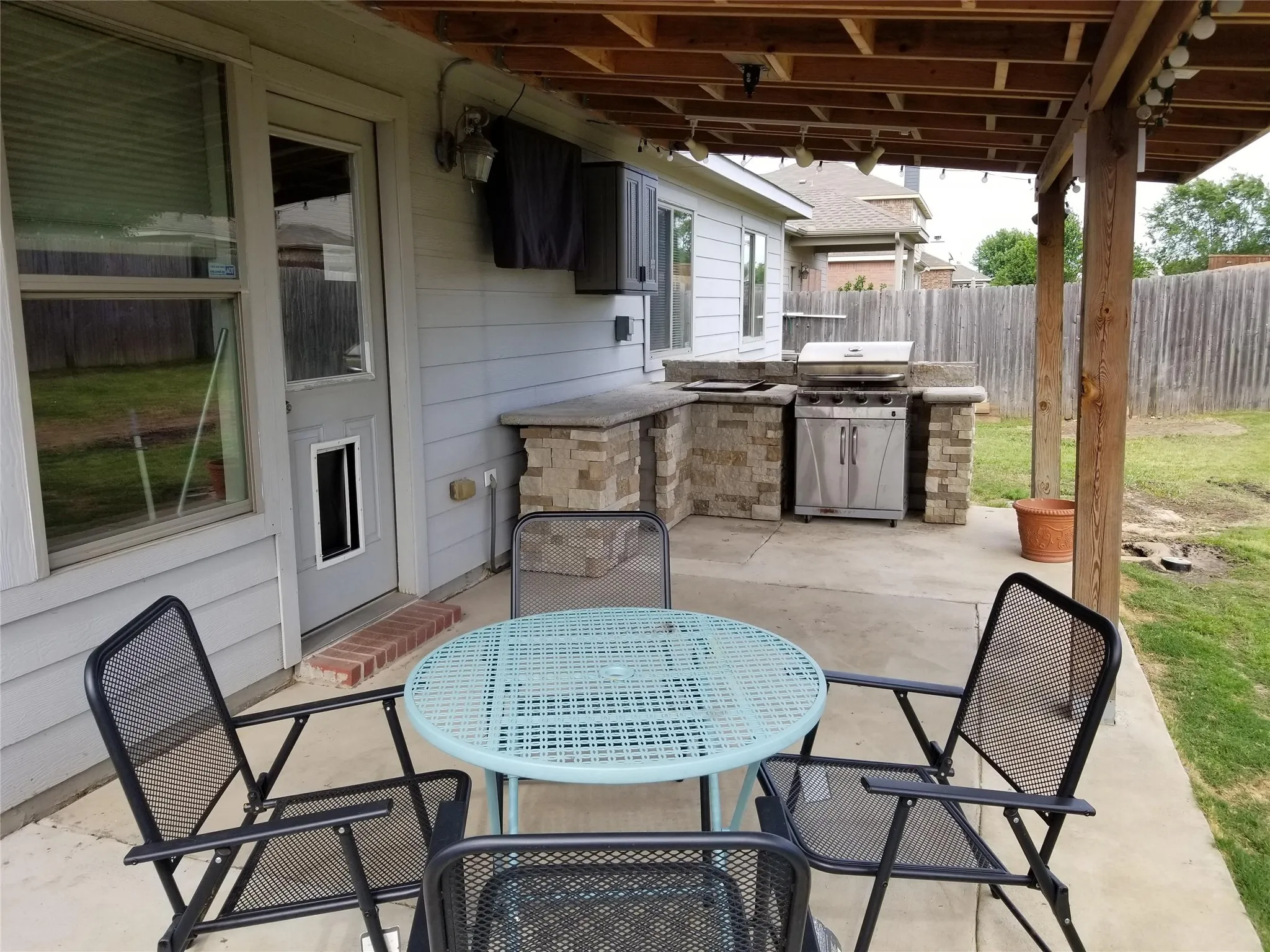 Single Family Residence For Sale in Denton County , 8812 Trailblazer Drive, Cross Roads, Texas 76227, 4 Bedroom, 2 Bathroom, 2 Garage spaces, 1,816 Sqft, built in 2007, mls#21399560, Real Estate Agent in Cross Roads, Homes For Sale in Denton county, Homes For Sale in Cross Roads, Realtor in Cross Roads Texas, Real Estate Brokerage Independent Realty Texas, Luminita Cordes Realtor