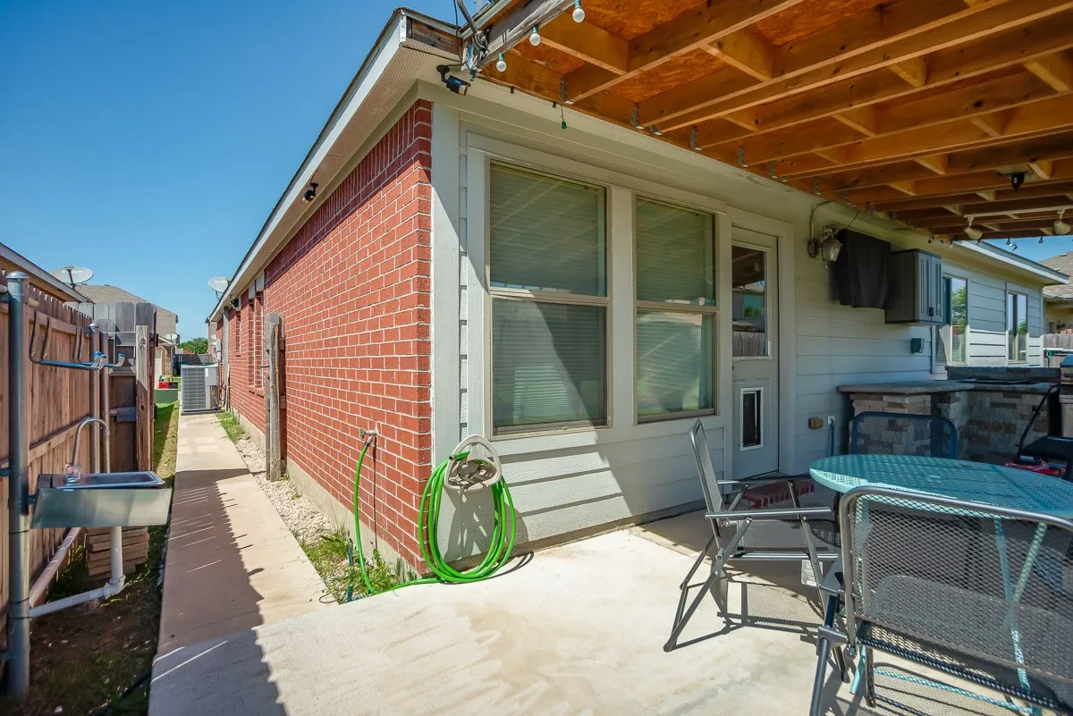 Single Family Residence For Sale in Denton County , 8812 Trailblazer Drive, Cross Roads, Texas 76227, 4 Bedroom, 2 Bathroom, 2 Garage spaces, 1,816 Sqft, built in 2007, mls#21399560, Real Estate Agent in Cross Roads, Homes For Sale in Denton county, Homes For Sale in Cross Roads, Realtor in Cross Roads Texas, Real Estate Brokerage Independent Realty Texas, Luminita Cordes Realtor