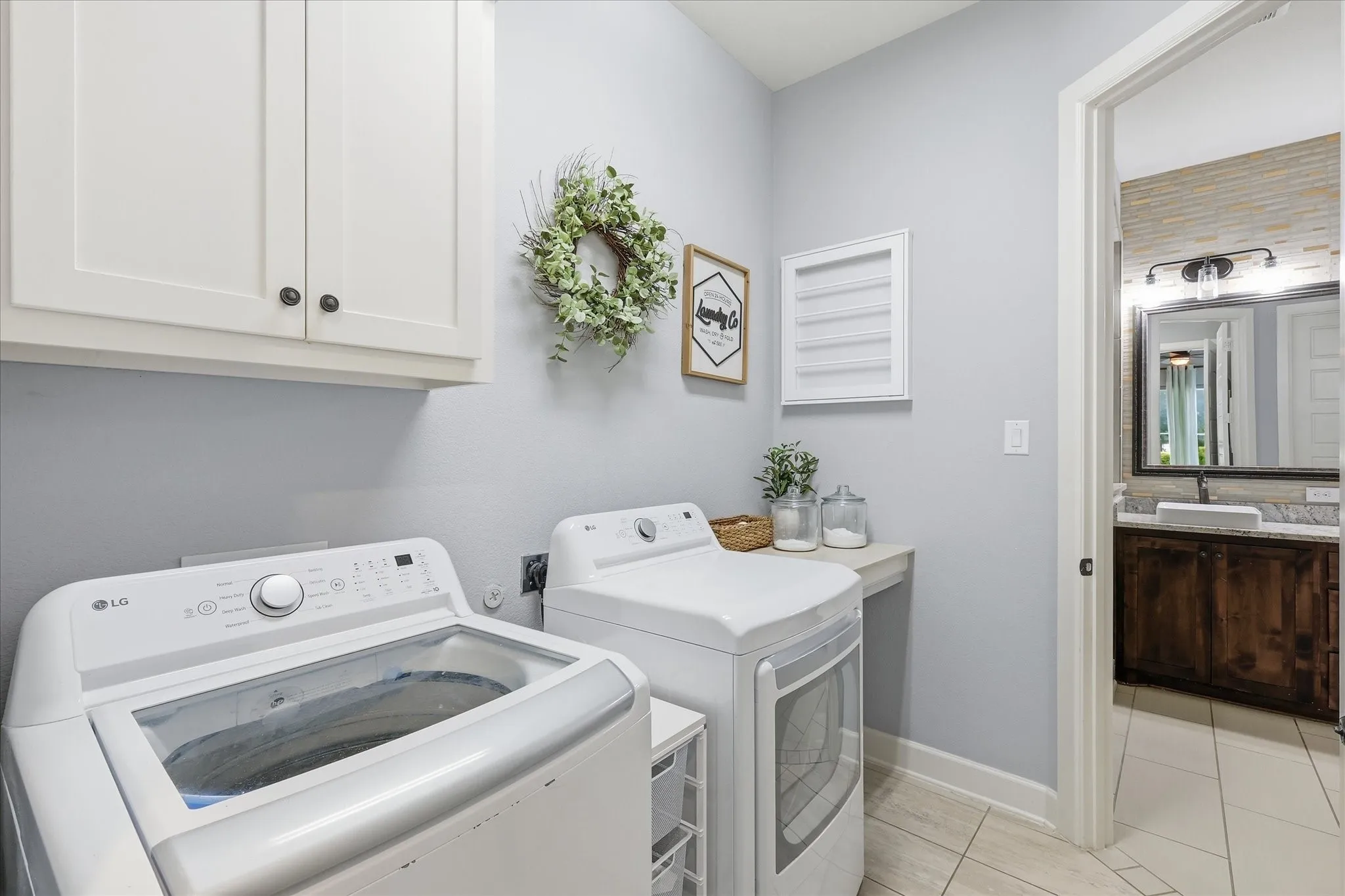 Single Family Residence For Sale in Tarrant County , 6000 Monterey Mews, North Richland Hills, Texas 76180, 5 Bedroom, 5 Bathroom, 2 Garage spaces, 3,663 Sqft, built in 2016, mls#21396291, Real Estate Agent in North Richland Hills, Homes For Sale in Tarrant county, Homes For Sale in North Richland Hills, Realtor in North Richland Hills Texas, Real Estate Brokerage Independent Realty Texas, Luminita Cordes Realtor