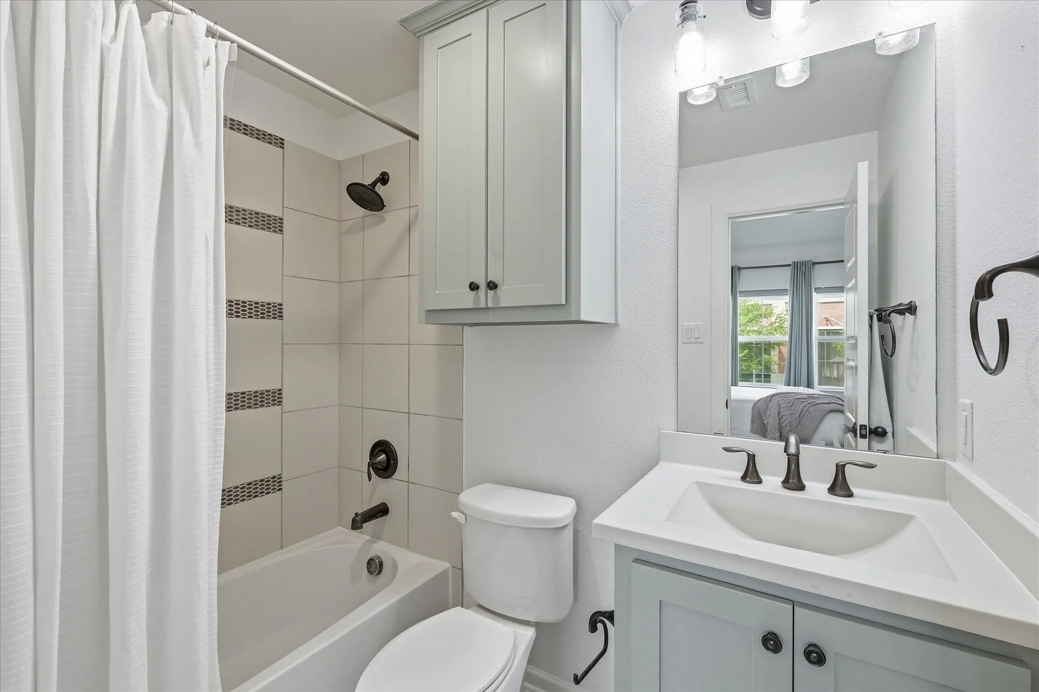 Full bath in garage apt