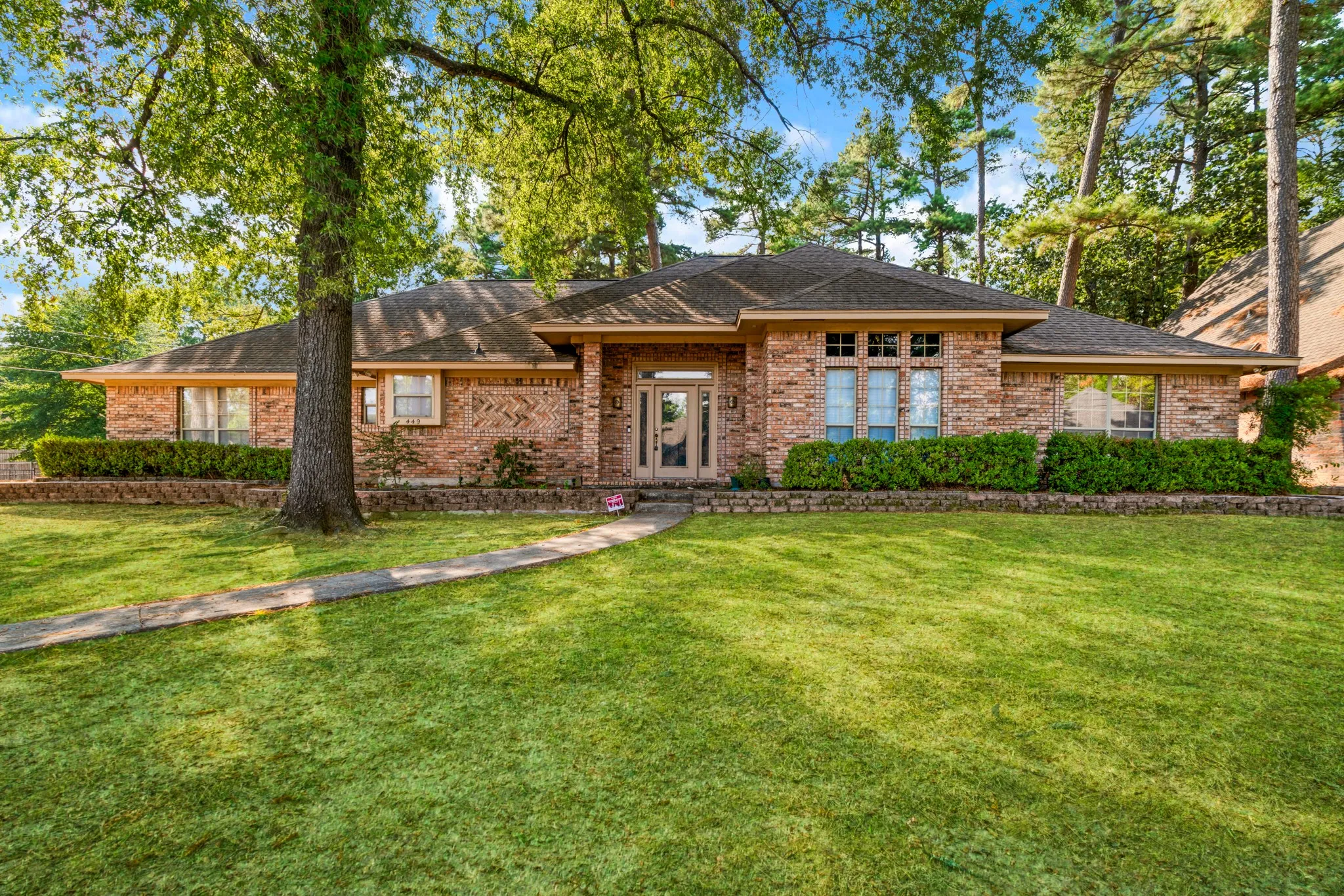 Single Family Residence For Sale in Lamar County , 449 Timber Brook Drive, Reno, Texas 75462, 4 Bedroom, 3 Bathroom, 2 Garage spaces, 2,864 Sqft, built in 1988, mls#21400277, Real Estate Agent in Reno, Homes For Sale in Lamar county, Homes For Sale in Reno, Realtor in Reno Texas, Real Estate Brokerage Independent Realty Texas, Luminita Cordes Realtor