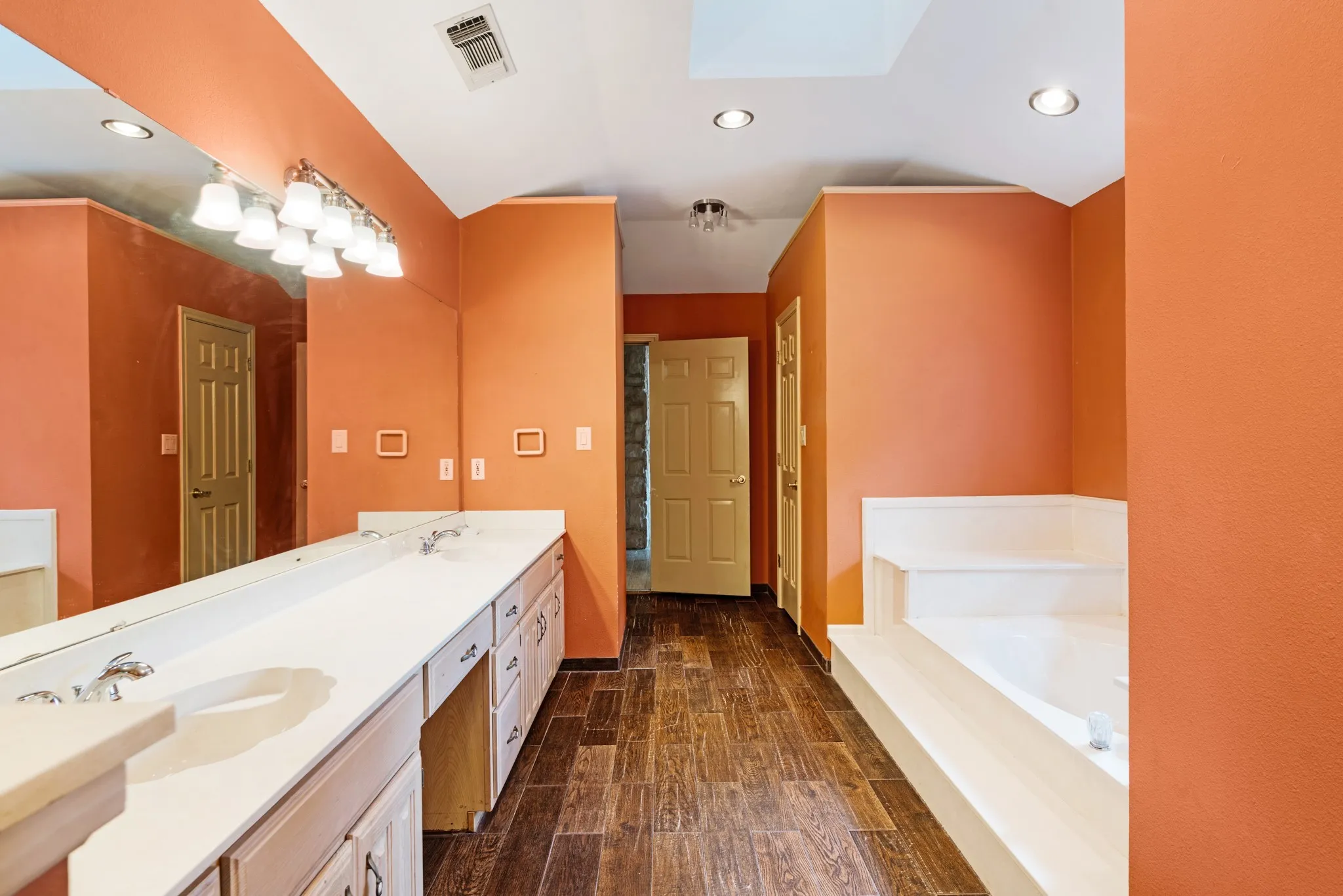 Single Family Residence For Sale in Lamar County , 449 Timber Brook Drive, Reno, Texas 75462, 4 Bedroom, 3 Bathroom, 2 Garage spaces, 2,864 Sqft, built in 1988, mls#21400277, Real Estate Agent in Reno, Homes For Sale in Lamar county, Homes For Sale in Reno, Realtor in Reno Texas, Real Estate Brokerage Independent Realty Texas, Luminita Cordes Realtor