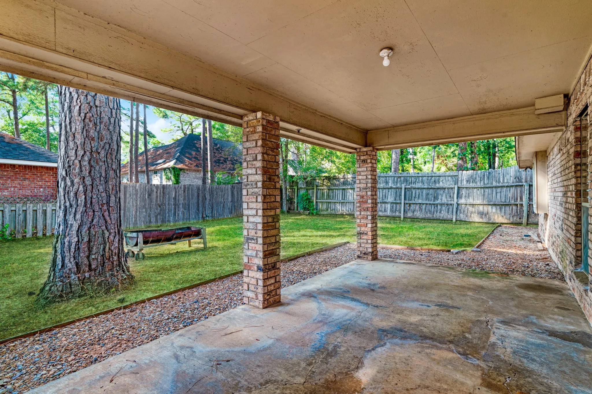 Single Family Residence For Sale in Lamar County , 449 Timber Brook Drive, Reno, Texas 75462, 4 Bedroom, 3 Bathroom, 2 Garage spaces, 2,864 Sqft, built in 1988, mls#21400277, Real Estate Agent in Reno, Homes For Sale in Lamar county, Homes For Sale in Reno, Realtor in Reno Texas, Real Estate Brokerage Independent Realty Texas, Luminita Cordes Realtor