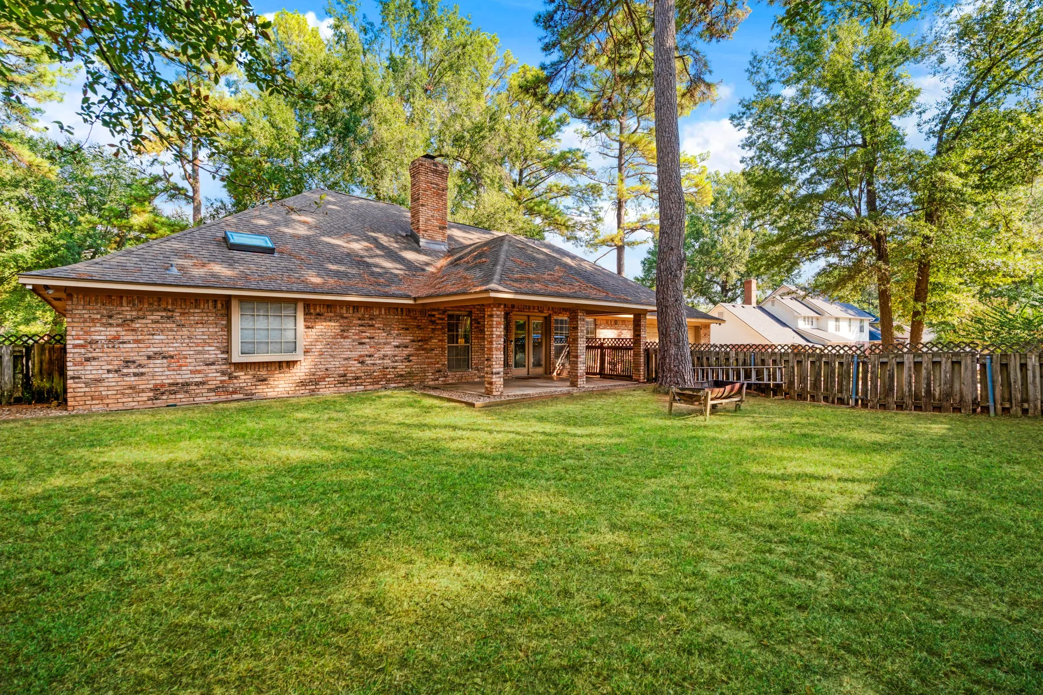 Single Family Residence For Sale in Lamar County , 449 Timber Brook Drive, Reno, Texas 75462, 4 Bedroom, 3 Bathroom, 2 Garage spaces, 2,864 Sqft, built in 1988, mls#21400277, Real Estate Agent in Reno, Homes For Sale in Lamar county, Homes For Sale in Reno, Realtor in Reno Texas, Real Estate Brokerage Independent Realty Texas, Luminita Cordes Realtor