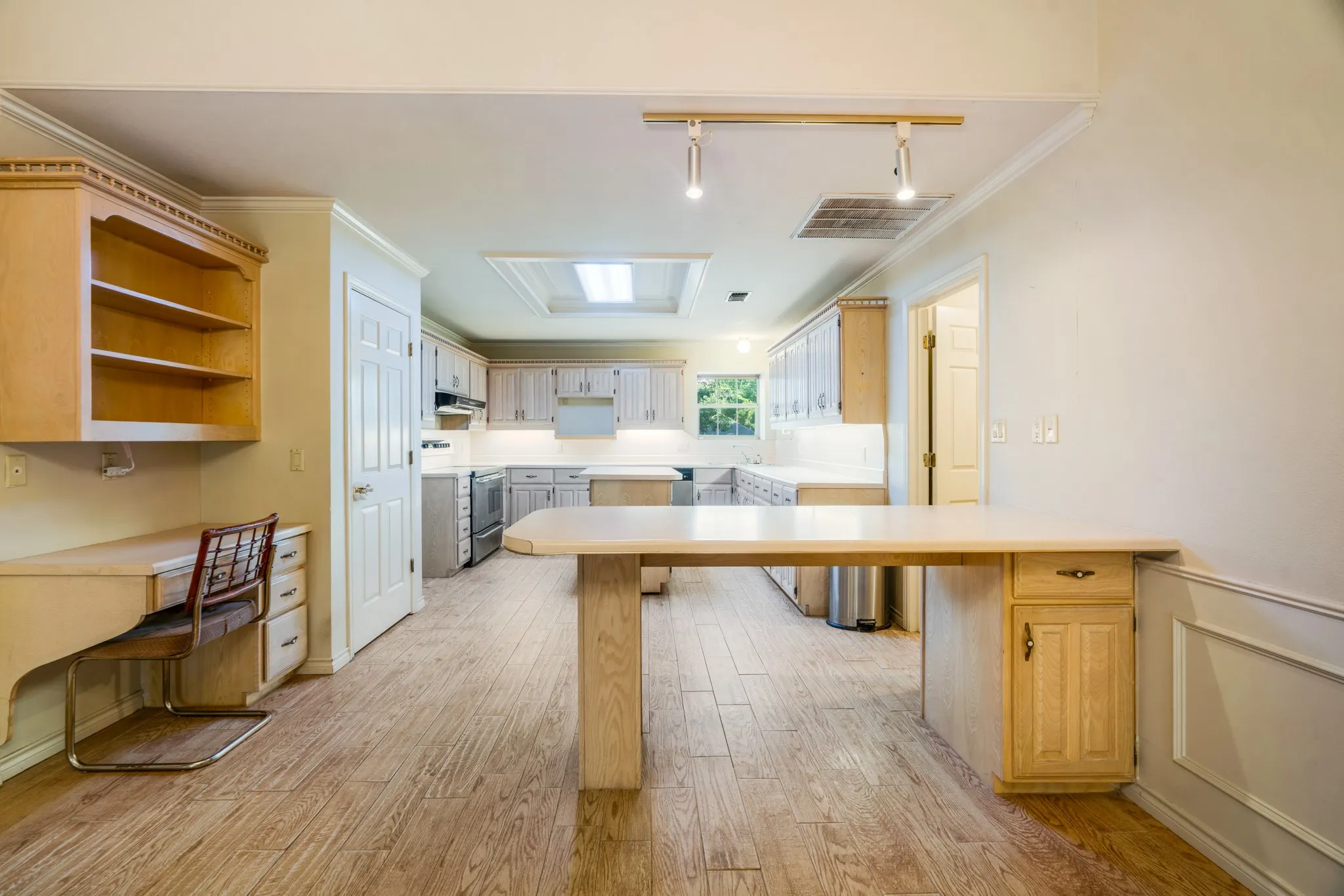 Single Family Residence For Sale in Lamar County , 449 Timber Brook Drive, Reno, Texas 75462, 4 Bedroom, 3 Bathroom, 2 Garage spaces, 2,864 Sqft, built in 1988, mls#21400277, Real Estate Agent in Reno, Homes For Sale in Lamar county, Homes For Sale in Reno, Realtor in Reno Texas, Real Estate Brokerage Independent Realty Texas, Luminita Cordes Realtor