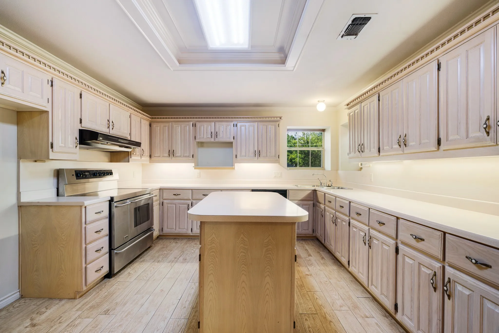 Single Family Residence For Sale in Lamar County , 449 Timber Brook Drive, Reno, Texas 75462, 4 Bedroom, 3 Bathroom, 2 Garage spaces, 2,864 Sqft, built in 1988, mls#21400277, Real Estate Agent in Reno, Homes For Sale in Lamar county, Homes For Sale in Reno, Realtor in Reno Texas, Real Estate Brokerage Independent Realty Texas, Luminita Cordes Realtor