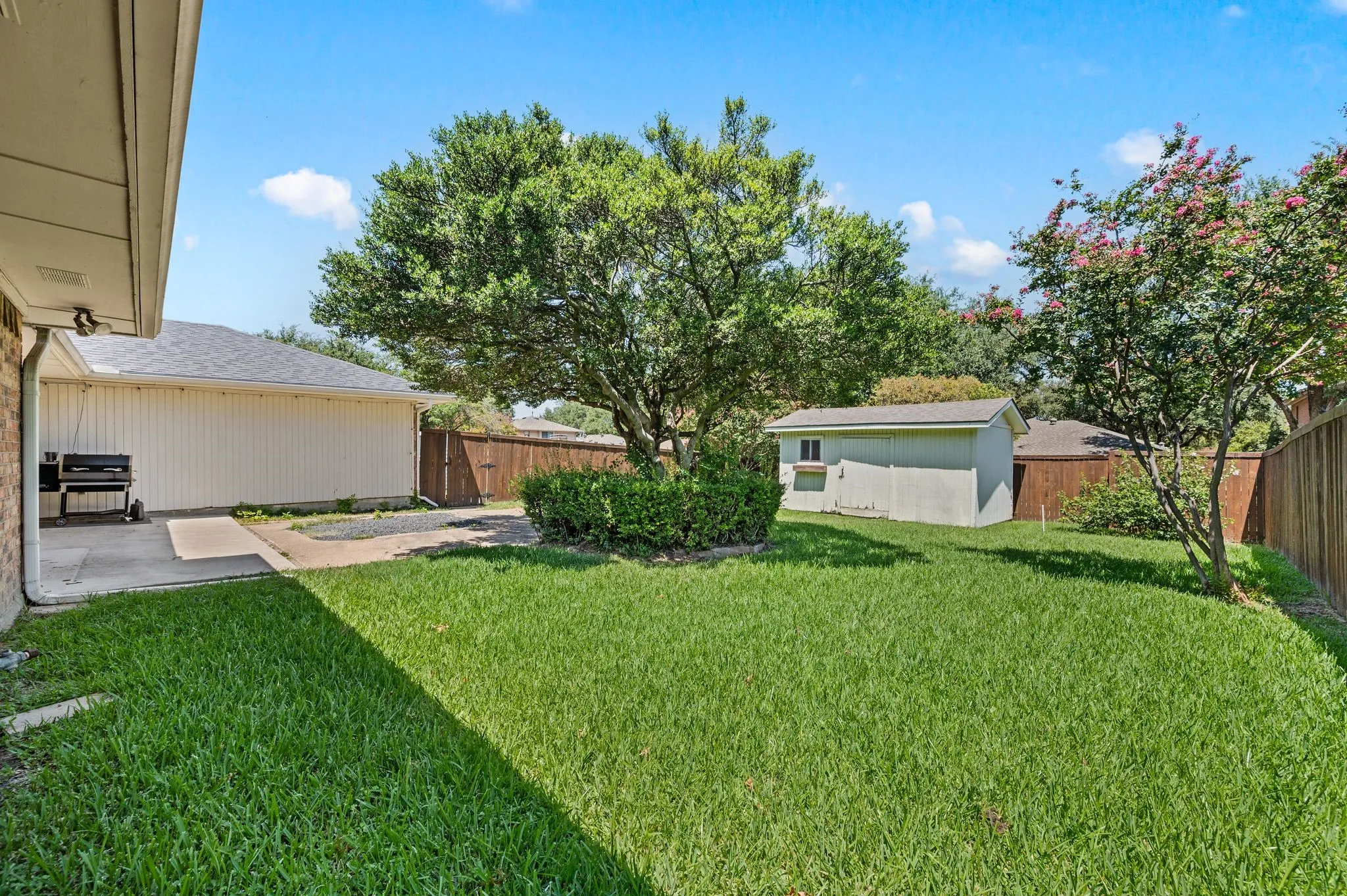 Single Family Residence For Rent in Dallas County , 1305 Tierra Calle, Carrollton, Texas 75006, 3 Bedroom, 2 Bathroom, 2 Garage spaces, 2,073 Sqft, built in 1977, mls#21400792, Real Estate Agent in Carrollton, Homes For Rent in Dallas county, Homes For Rent in Carrollton, Realtor in Carrollton Texas, Real Estate Brokerage Independent Realty Texas, Luminita Cordes Realtor