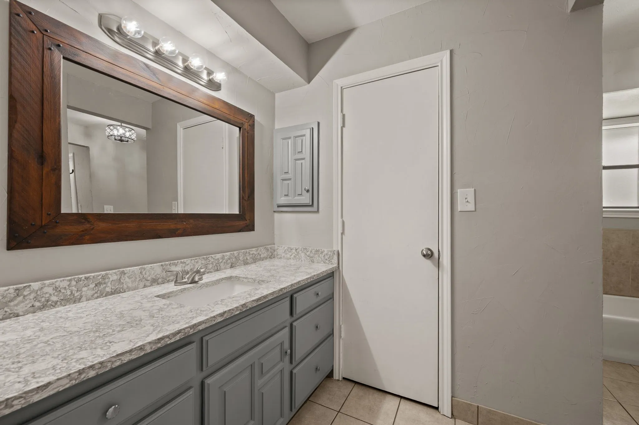 Single Family Residence For Rent in Dallas County , 1305 Tierra Calle, Carrollton, Texas 75006, 3 Bedroom, 2 Bathroom, 2 Garage spaces, 2,073 Sqft, built in 1977, mls#21400792, Real Estate Agent in Carrollton, Homes For Rent in Dallas county, Homes For Rent in Carrollton, Realtor in Carrollton Texas, Real Estate Brokerage Independent Realty Texas, Luminita Cordes Realtor