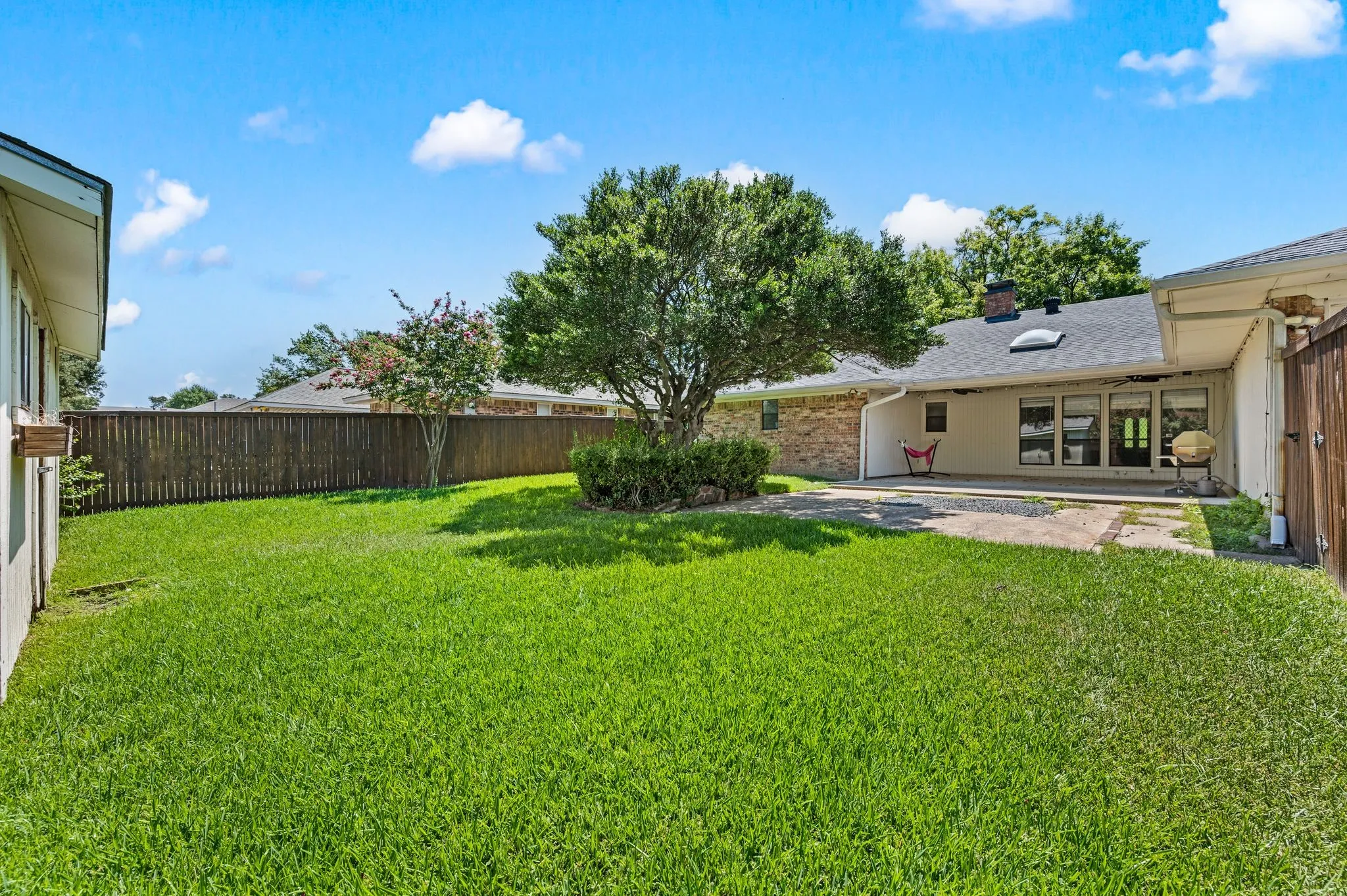 Single Family Residence For Rent in Dallas County , 1305 Tierra Calle, Carrollton, Texas 75006, 3 Bedroom, 2 Bathroom, 2 Garage spaces, 2,073 Sqft, built in 1977, mls#21400792, Real Estate Agent in Carrollton, Homes For Rent in Dallas county, Homes For Rent in Carrollton, Realtor in Carrollton Texas, Real Estate Brokerage Independent Realty Texas, Luminita Cordes Realtor