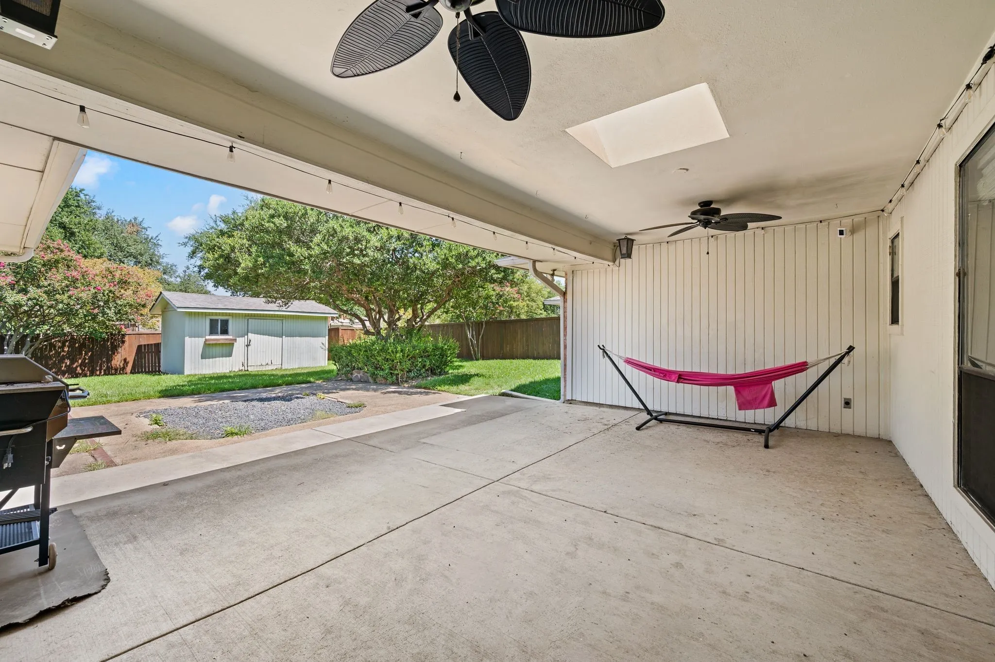Single Family Residence For Rent in Dallas County , 1305 Tierra Calle, Carrollton, Texas 75006, 3 Bedroom, 2 Bathroom, 2 Garage spaces, 2,073 Sqft, built in 1977, mls#21400792, Real Estate Agent in Carrollton, Homes For Rent in Dallas county, Homes For Rent in Carrollton, Realtor in Carrollton Texas, Real Estate Brokerage Independent Realty Texas, Luminita Cordes Realtor